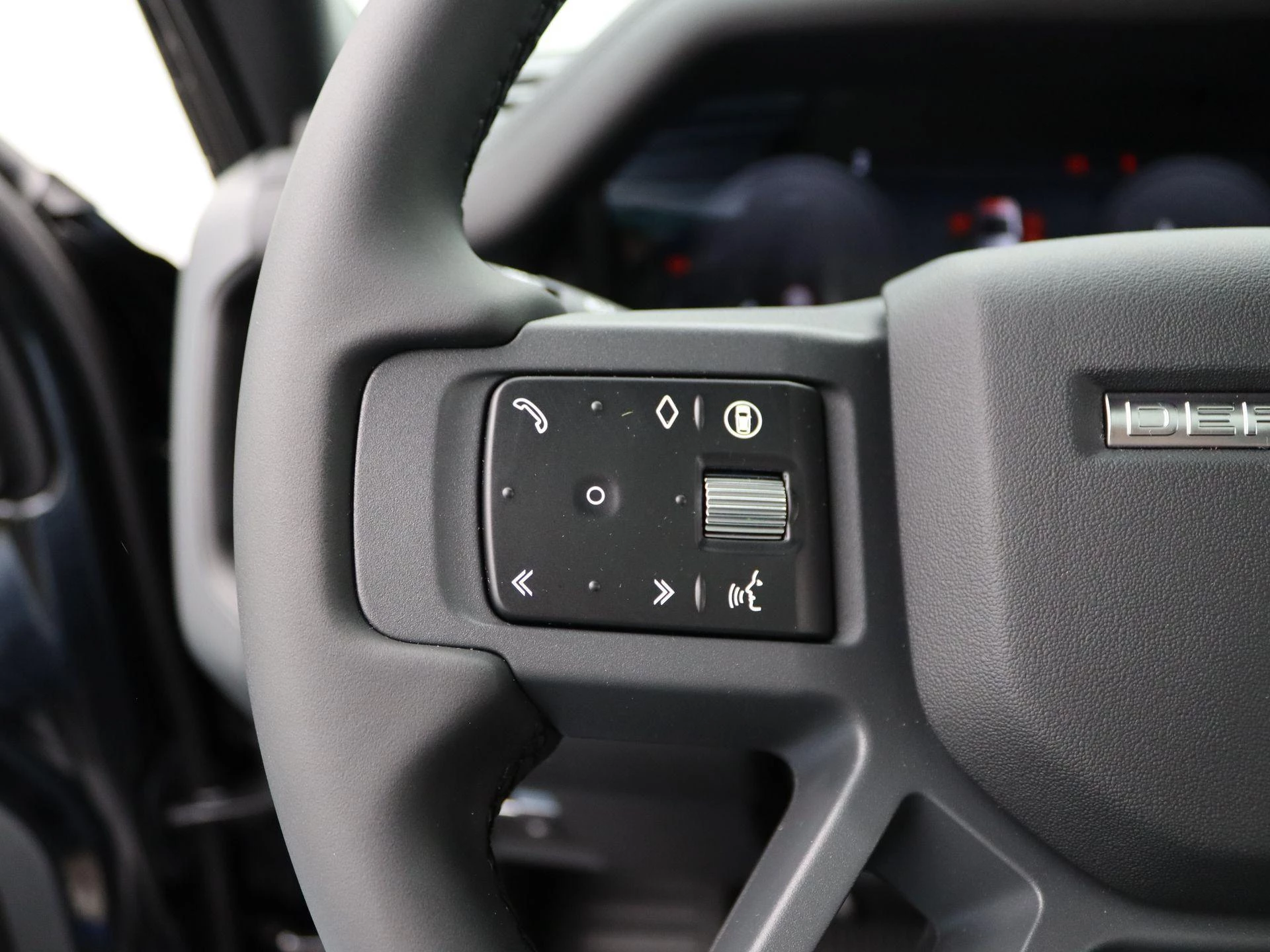 Land Rover Defender 110 2.0 P300e 110 Dynamic SE Edition