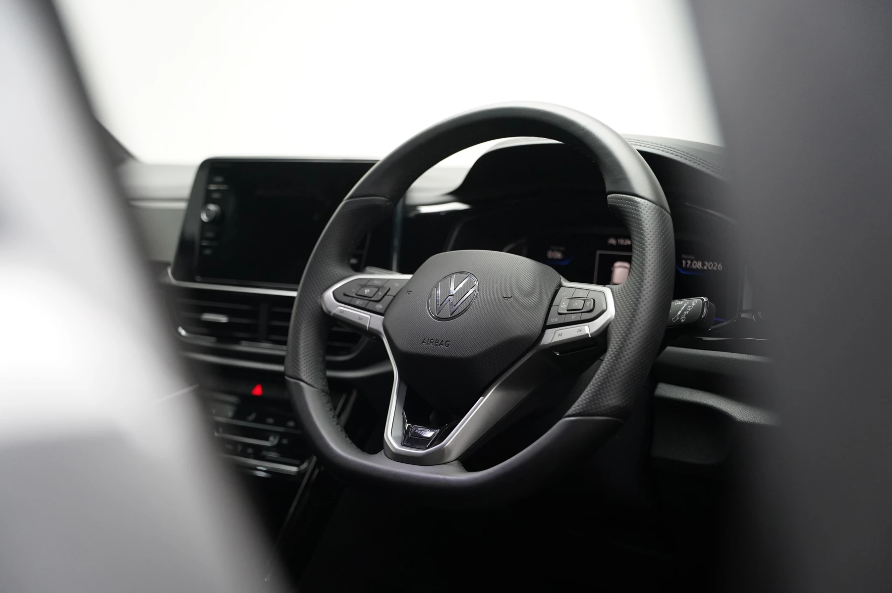 Volkswagen-T-Roc-image-18