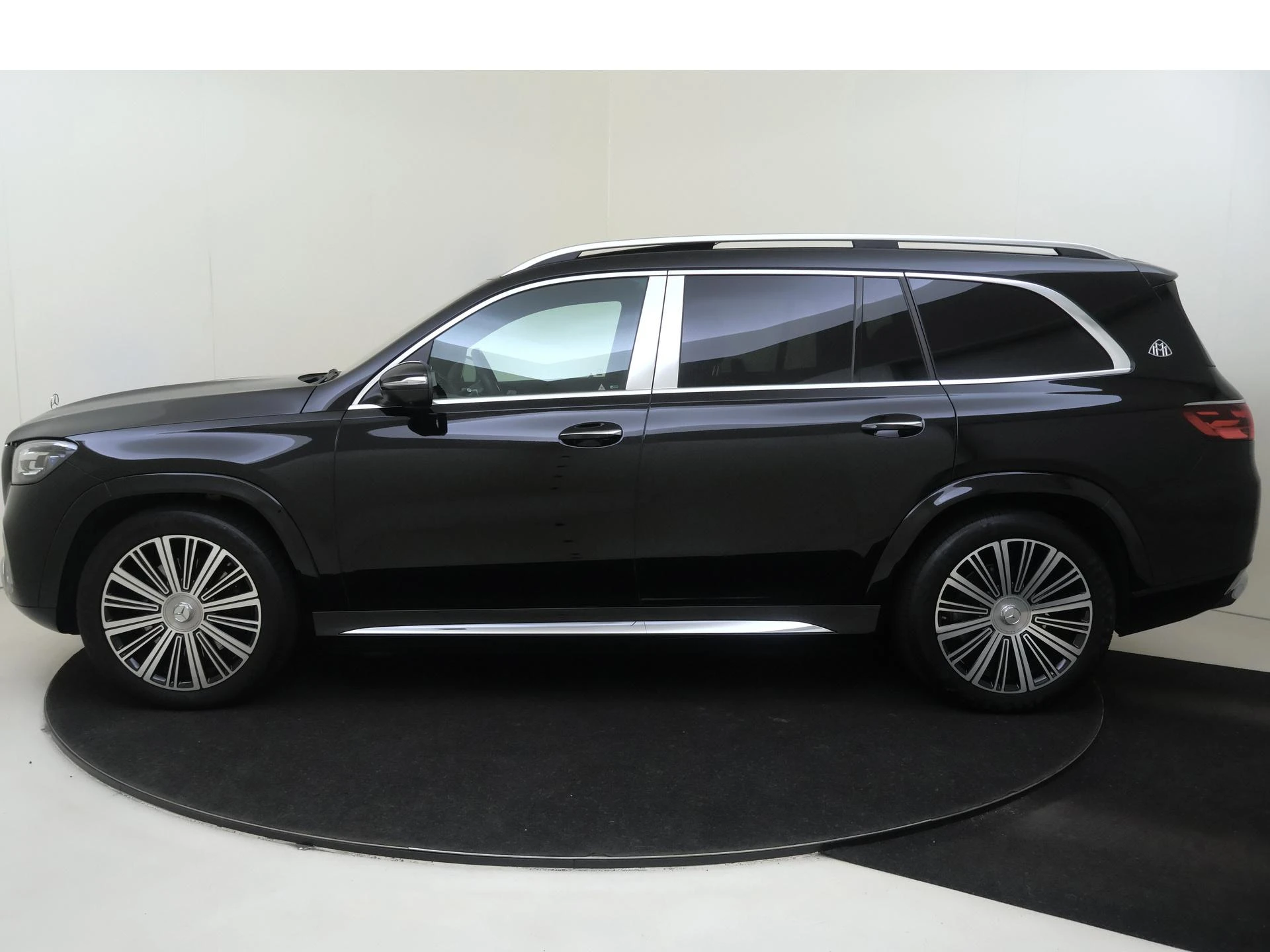 Mercedes-Benz-GLS-image-7