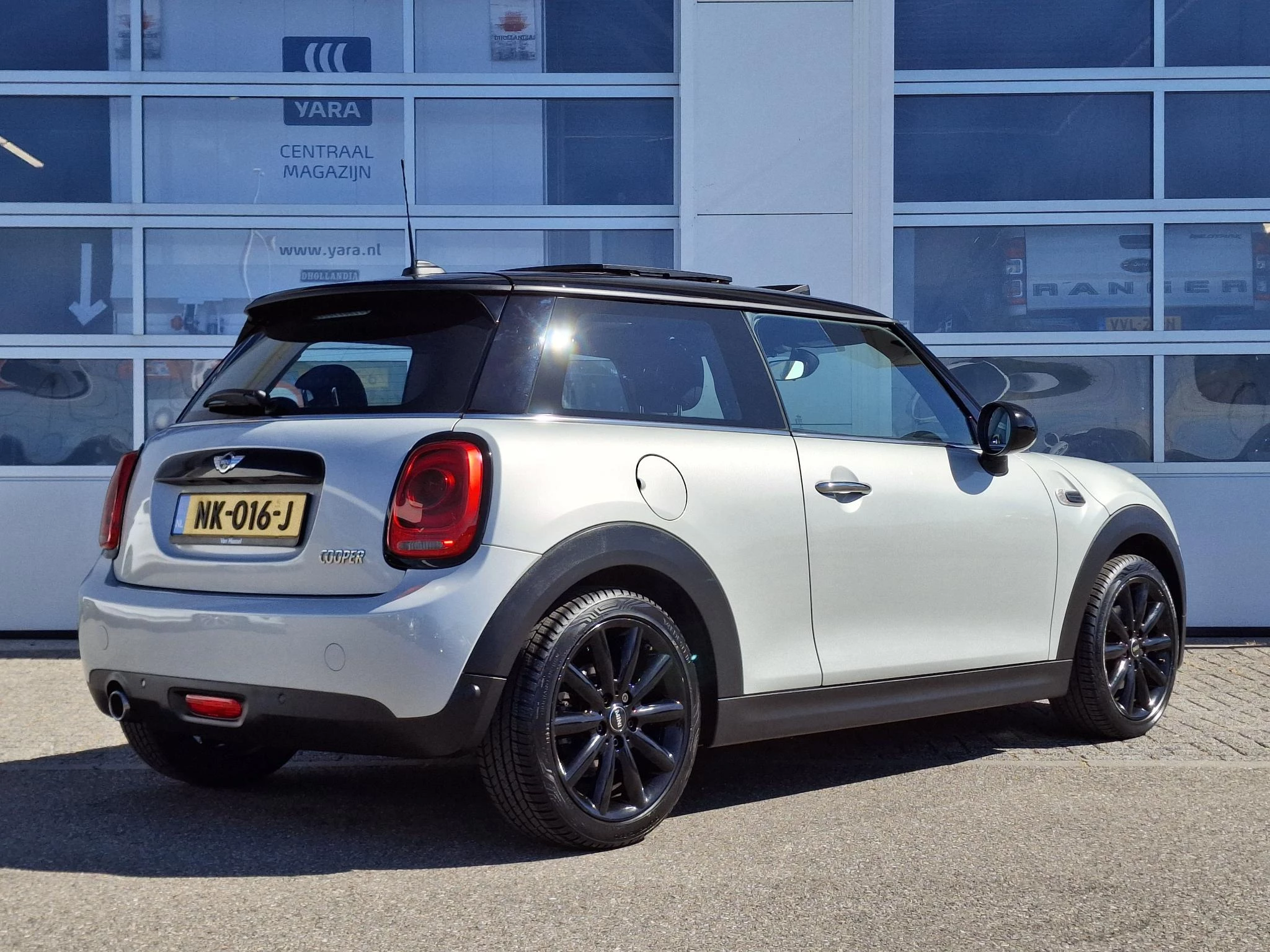 MINI-Cooper-image-1