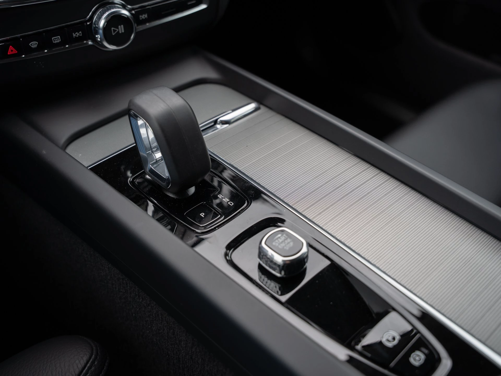 Volvo XC60 B4 Plus Dark