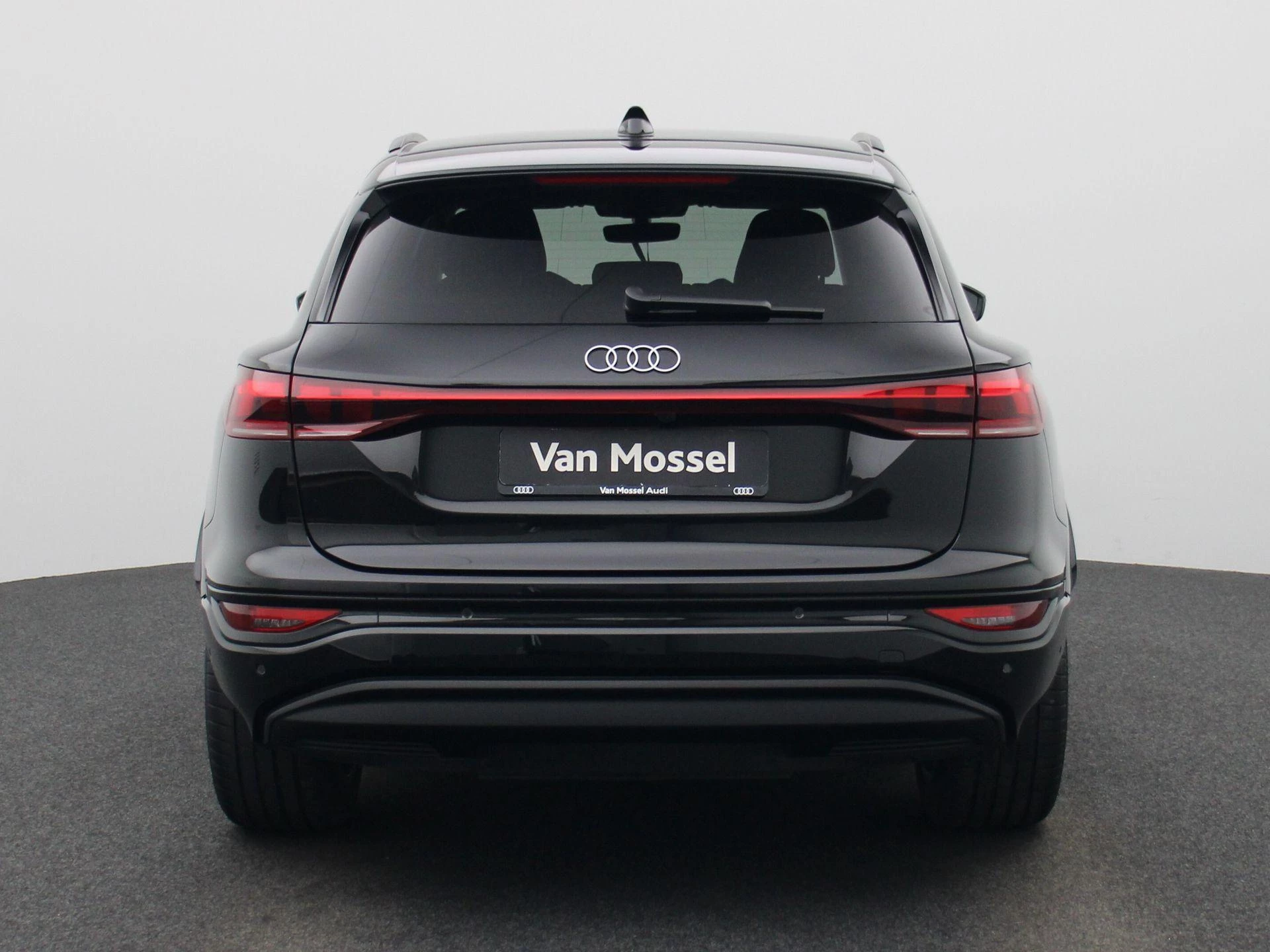 Audi-Q6 e-tron-image-4