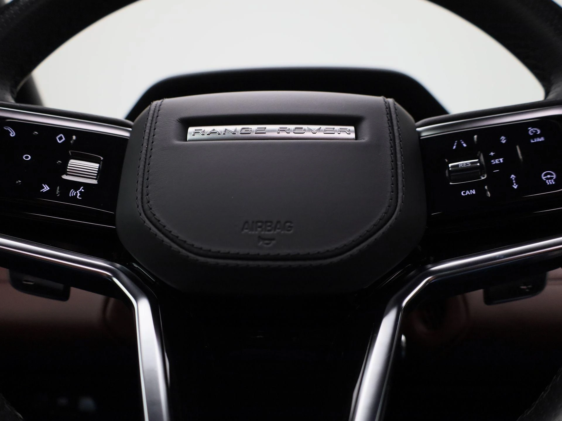 Land Rover-Range Rover Evoque-image-30