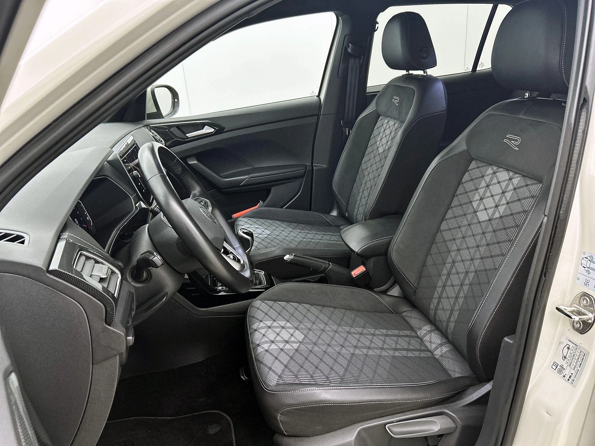 Volkswagen-T-Cross-image-38