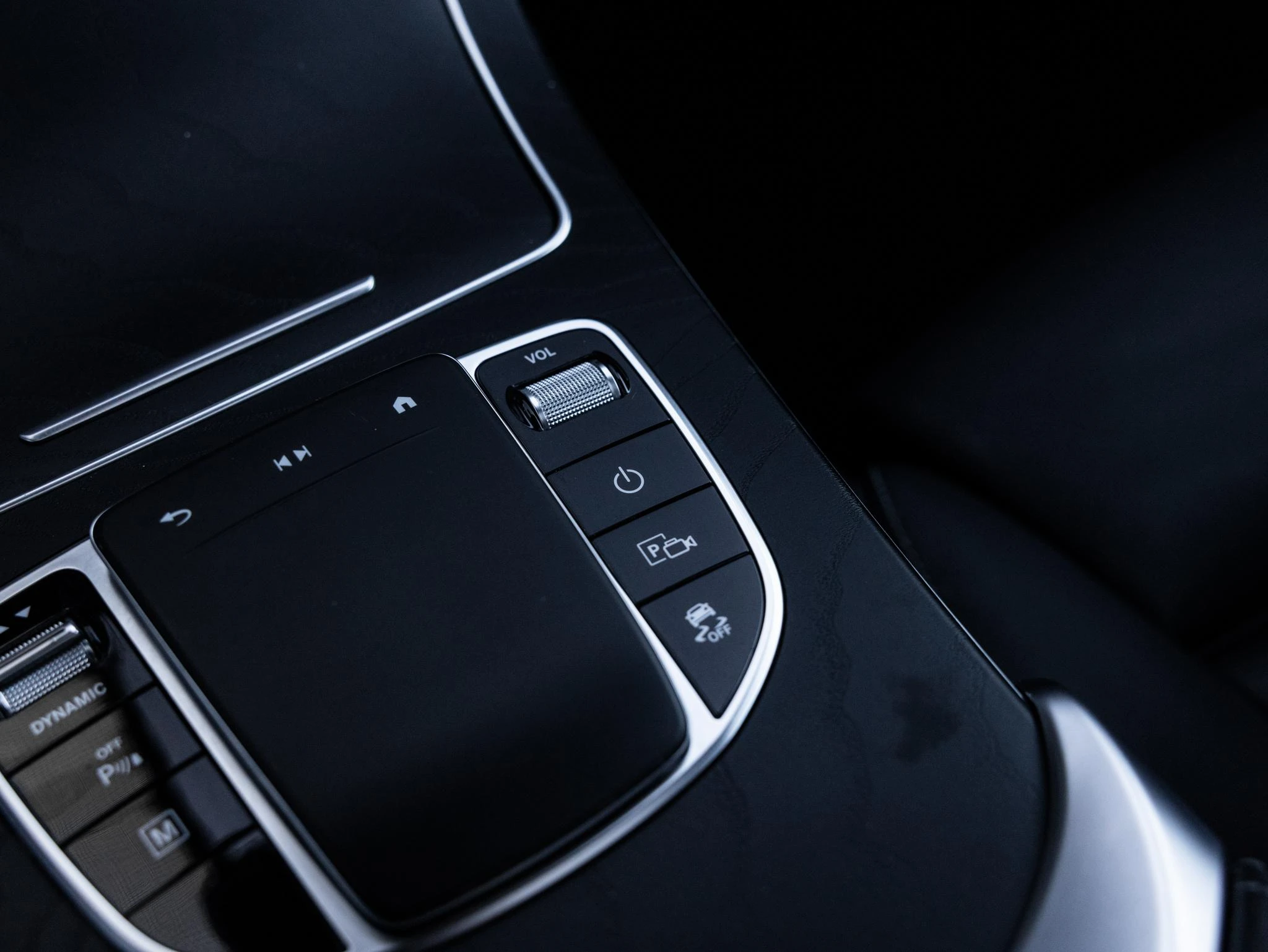 Mercedes-Benz-GLC-image-35