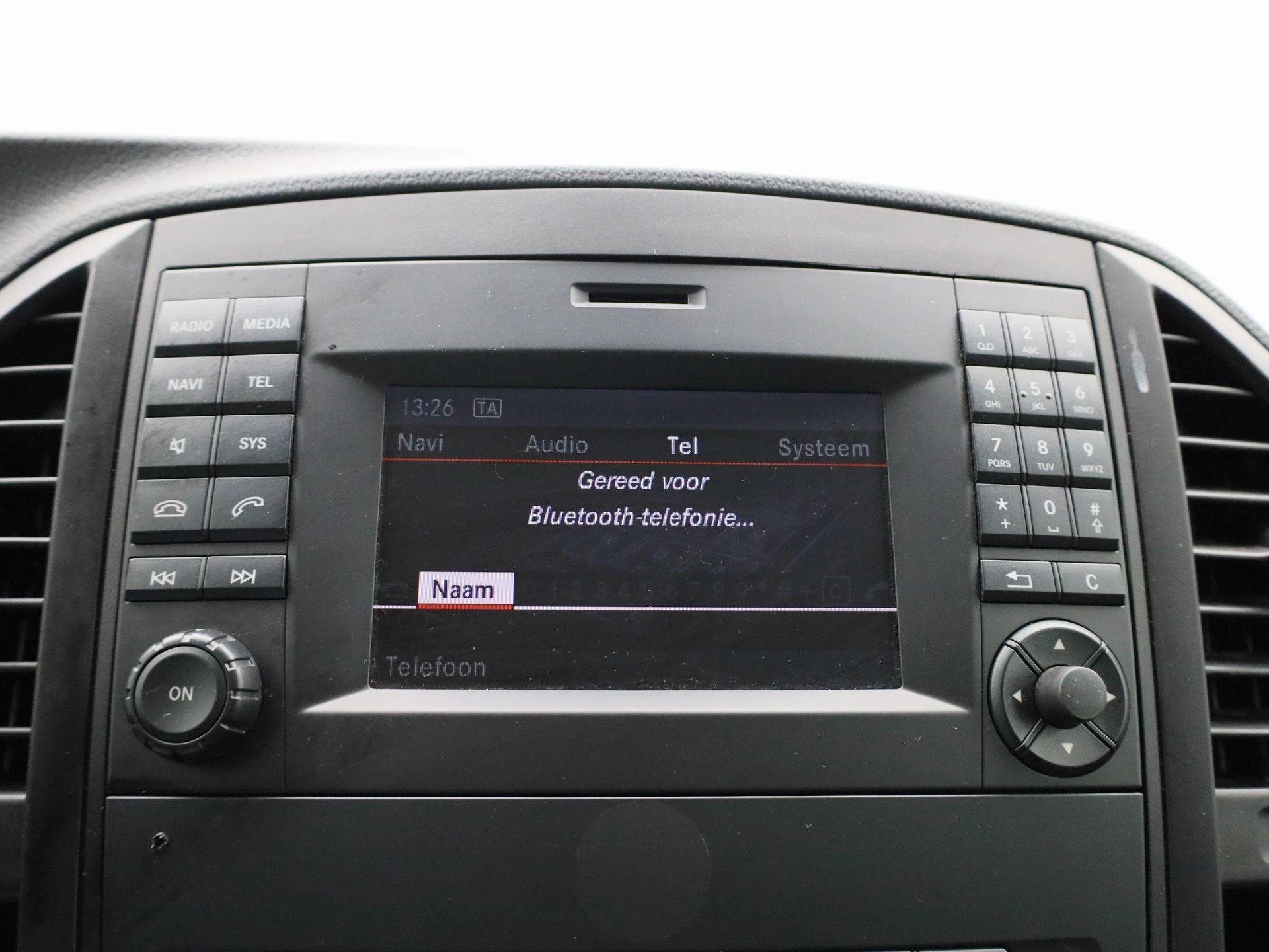 Mercedes-Benz-Vito-image-24