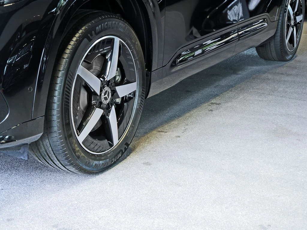 Mercedes-Benz-GLB 250+-image-2