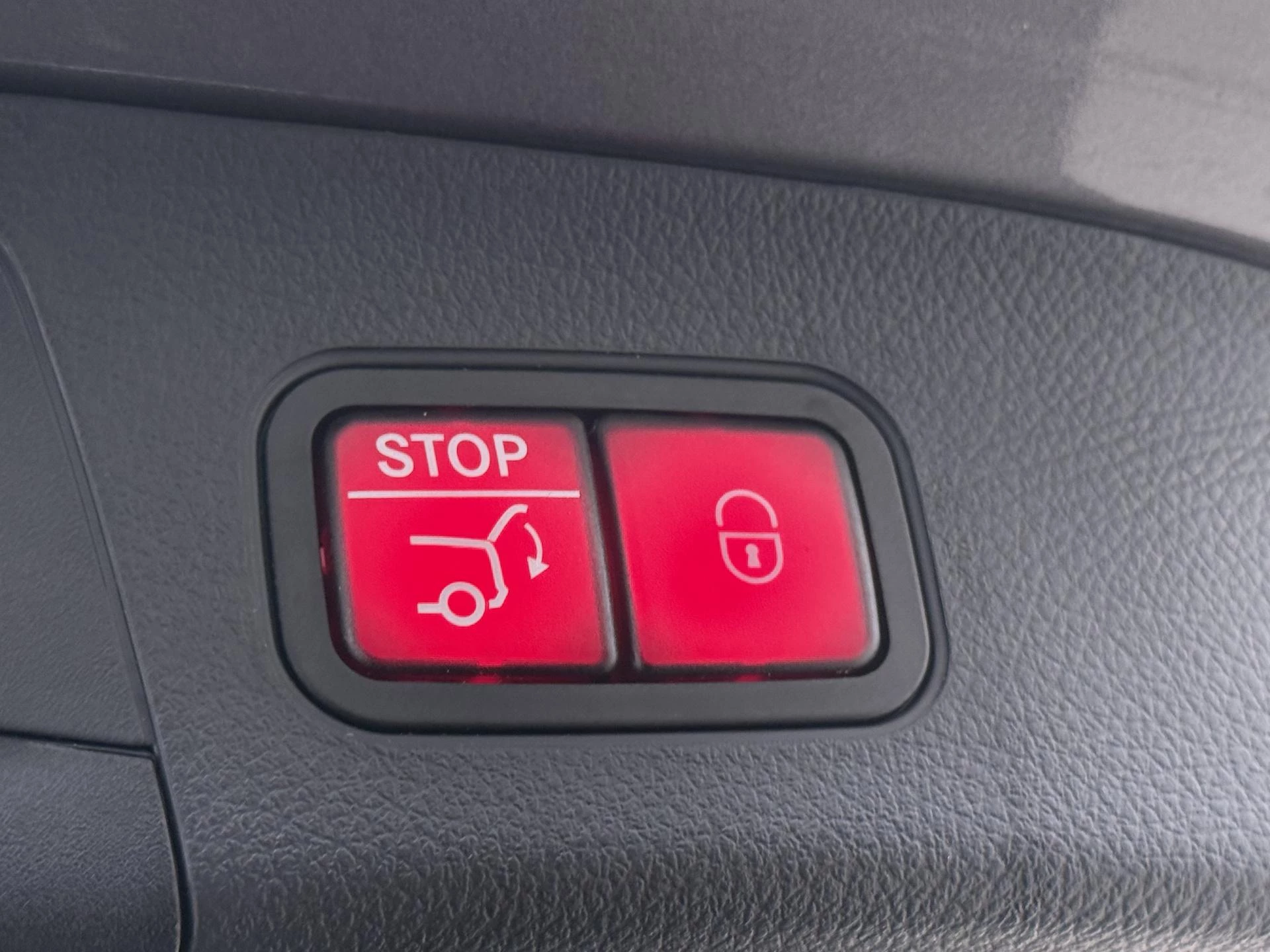 Mercedes-Benz-GLA-image-28