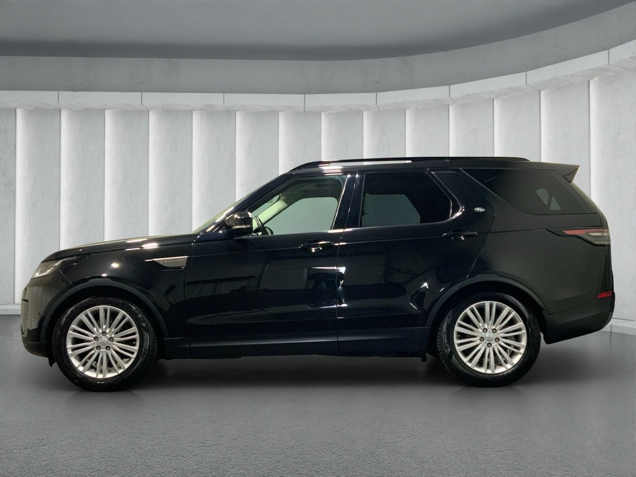 Land Rover-Discovery-image-4