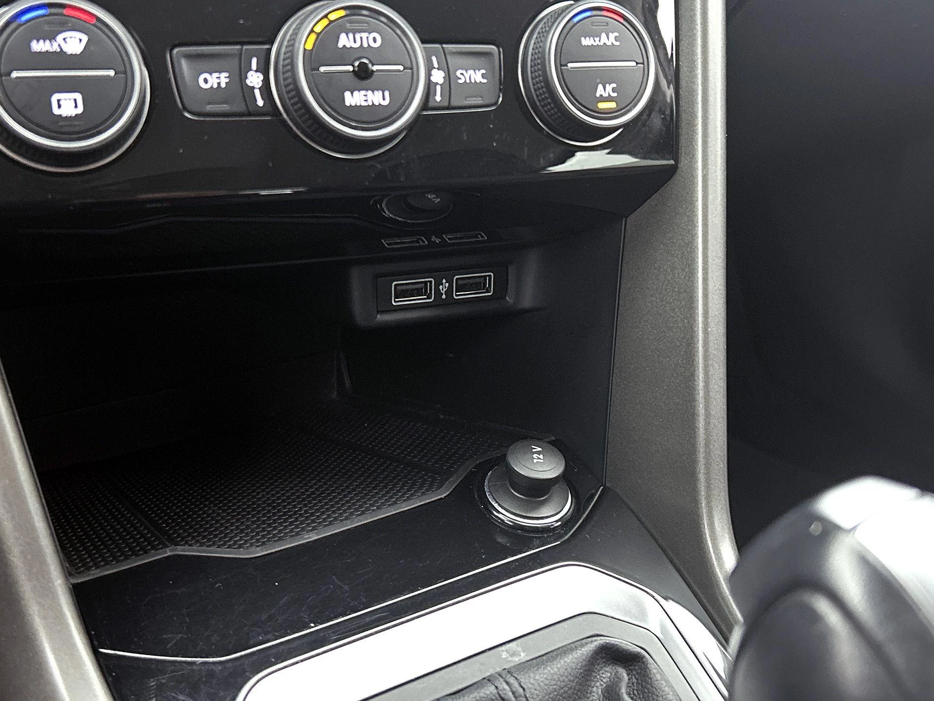 Volkswagen-T-Roc-image-34