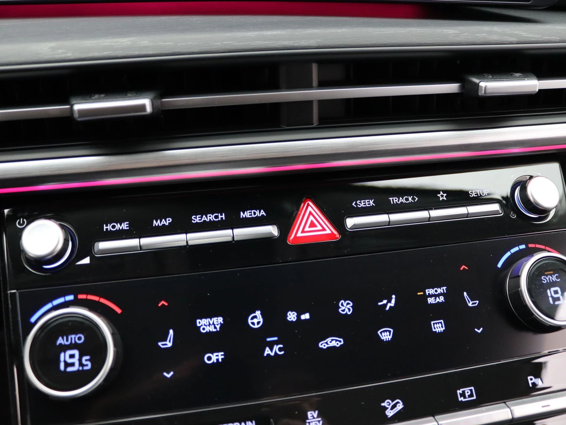 Hyundai-Santa Fe-image-19