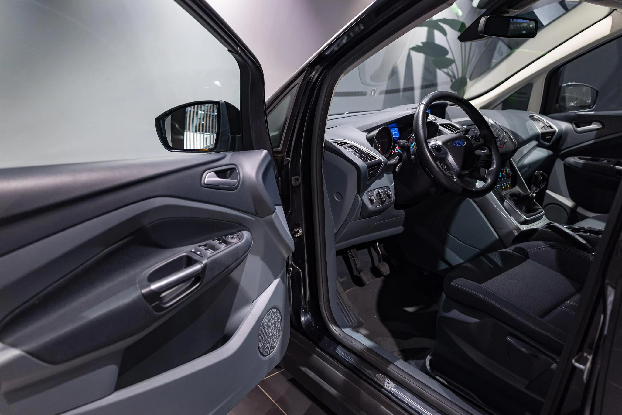 Ford-C-MAX-image-16