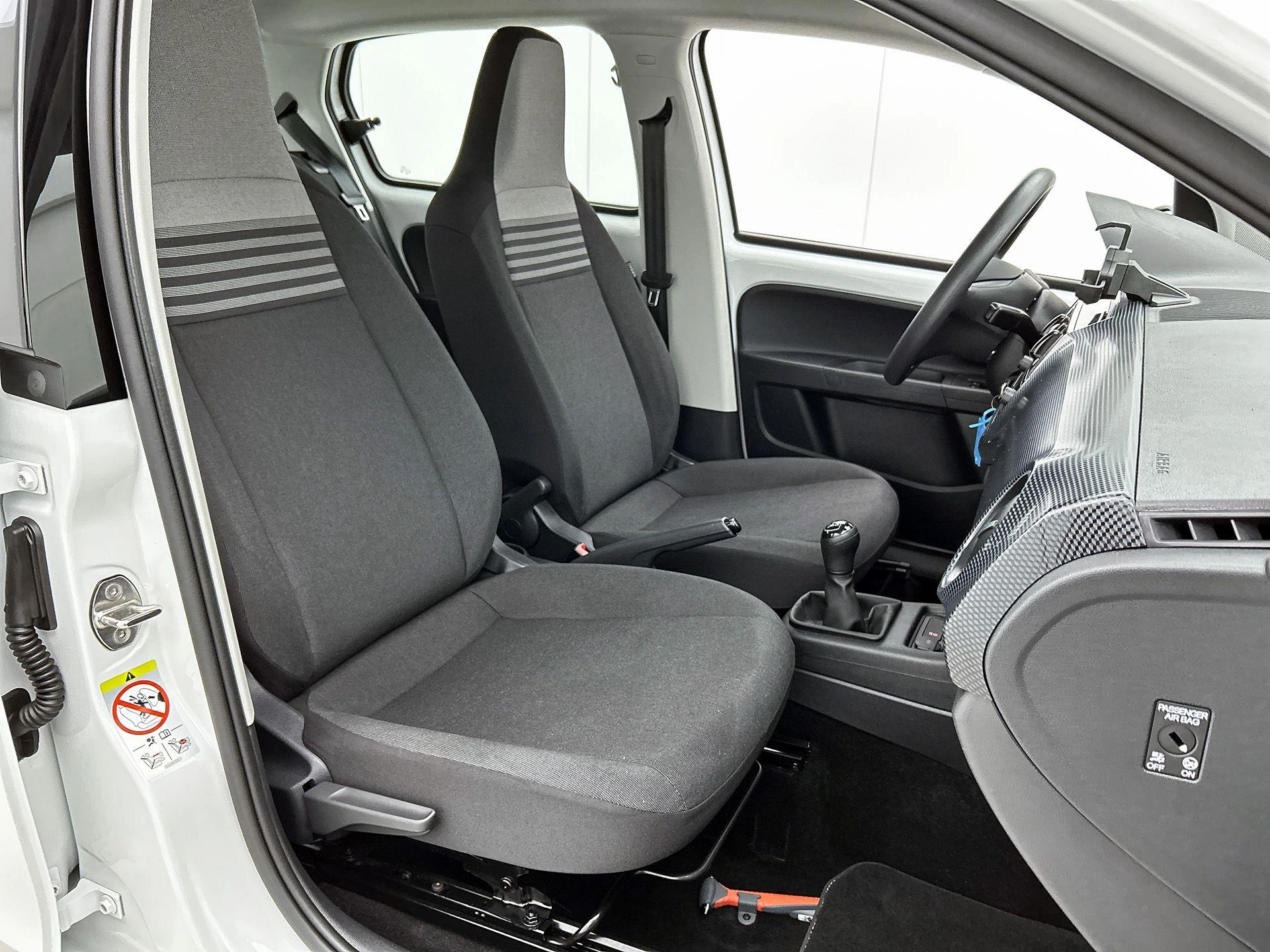 Volkswagen-up!-image-31