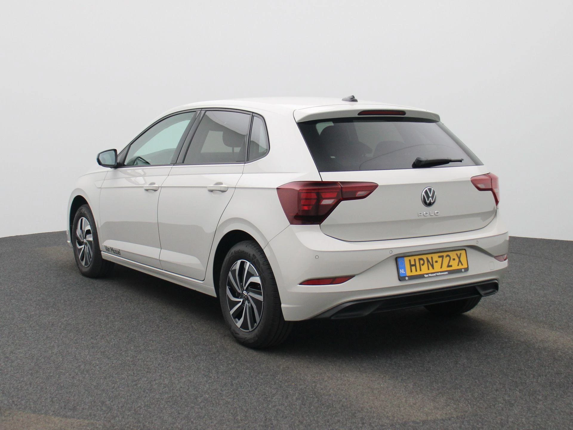 Volkswagen-Polo-image-1