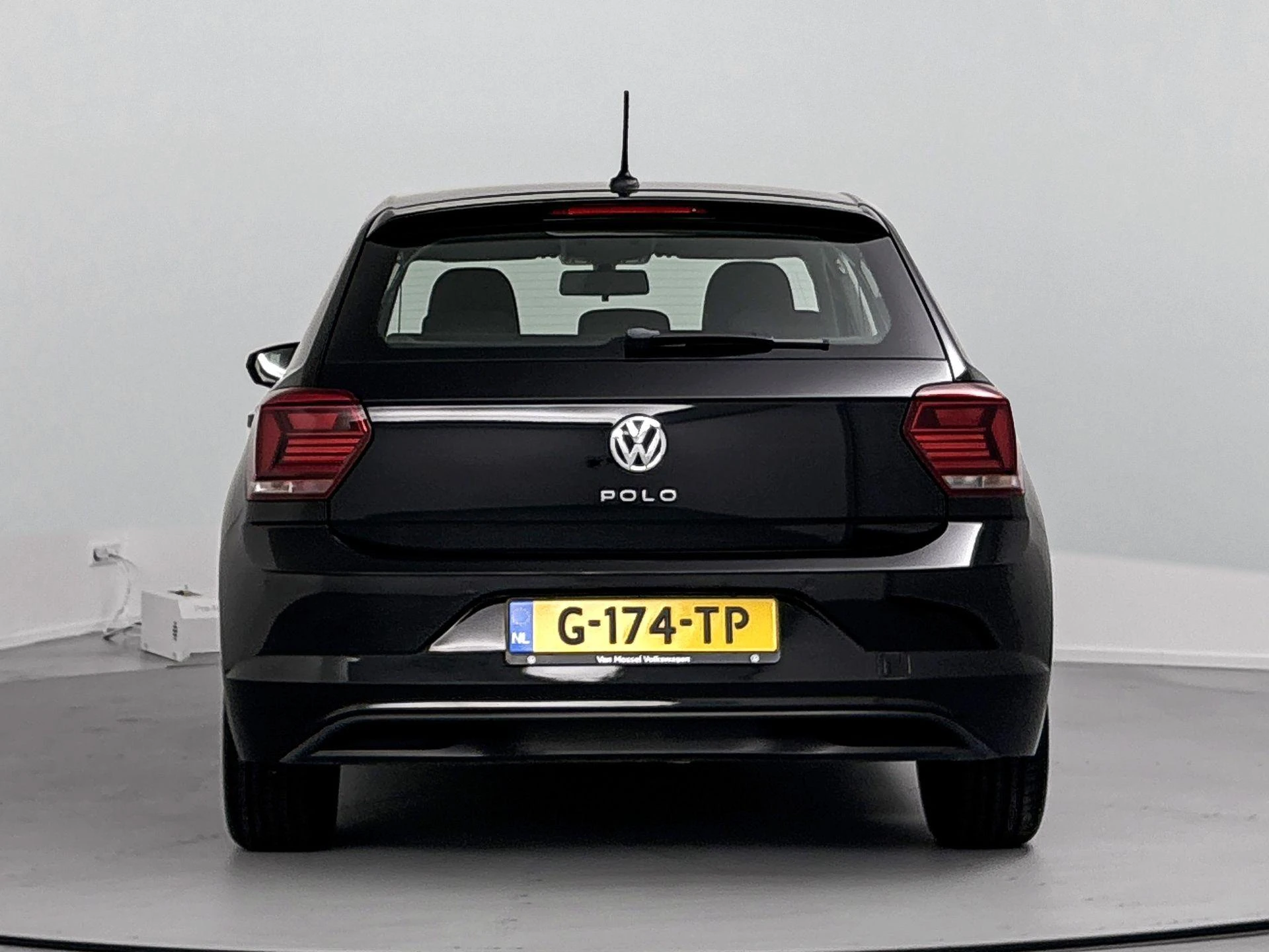 Volkswagen-Polo-image-2