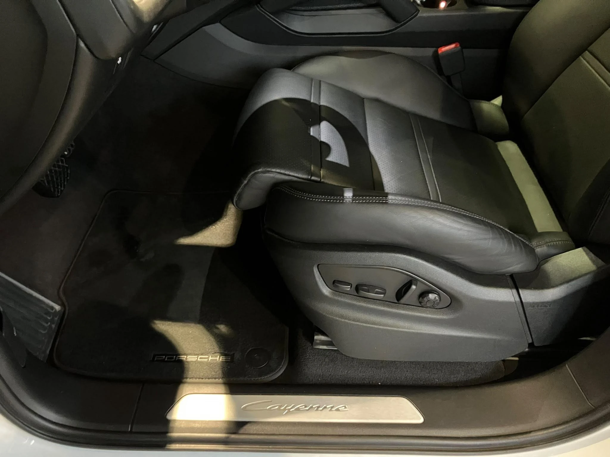 Porsche-Cayenne-image-14