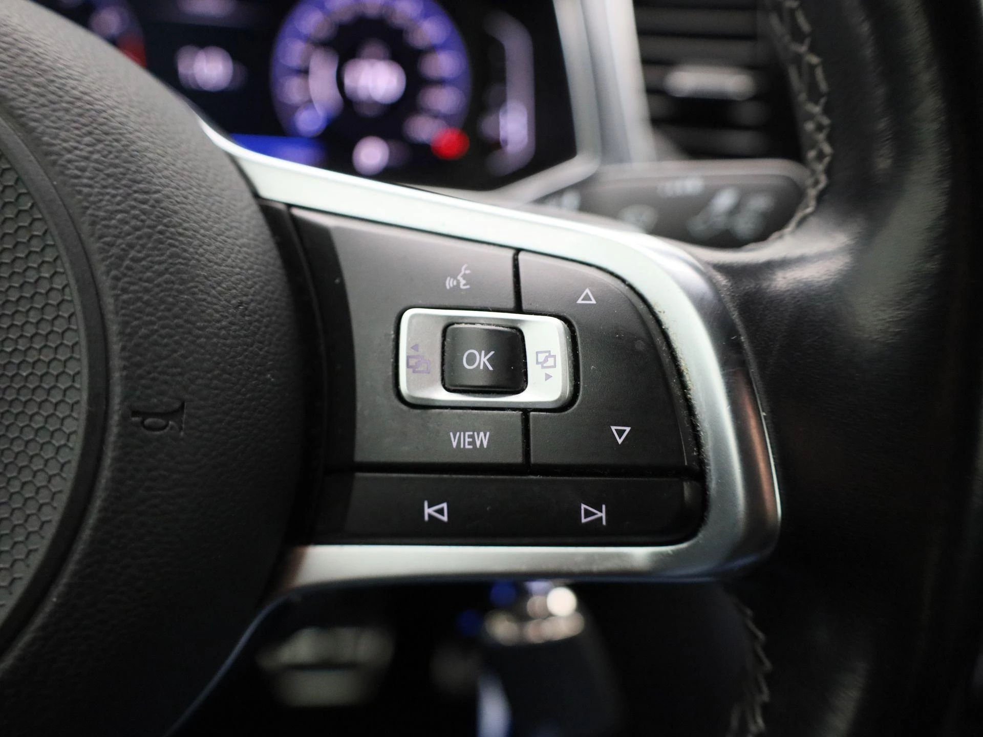 Volkswagen-T-Roc-image-14