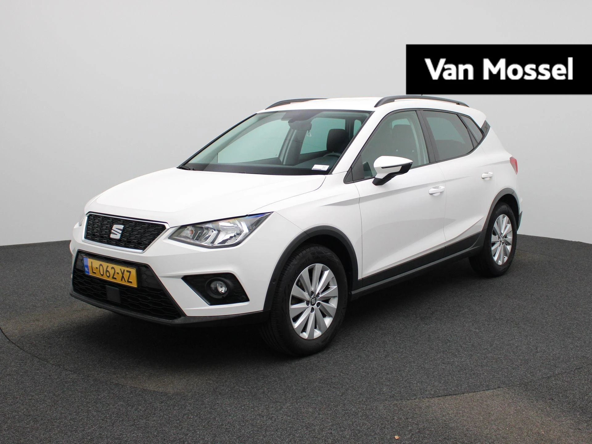 SEAT-Arona-image-0