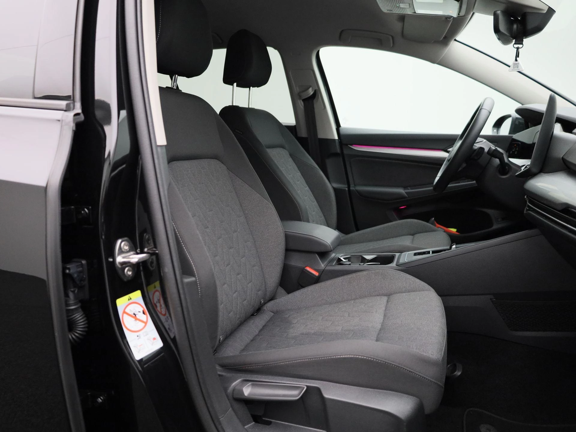 Volkswagen-Golf-image-33