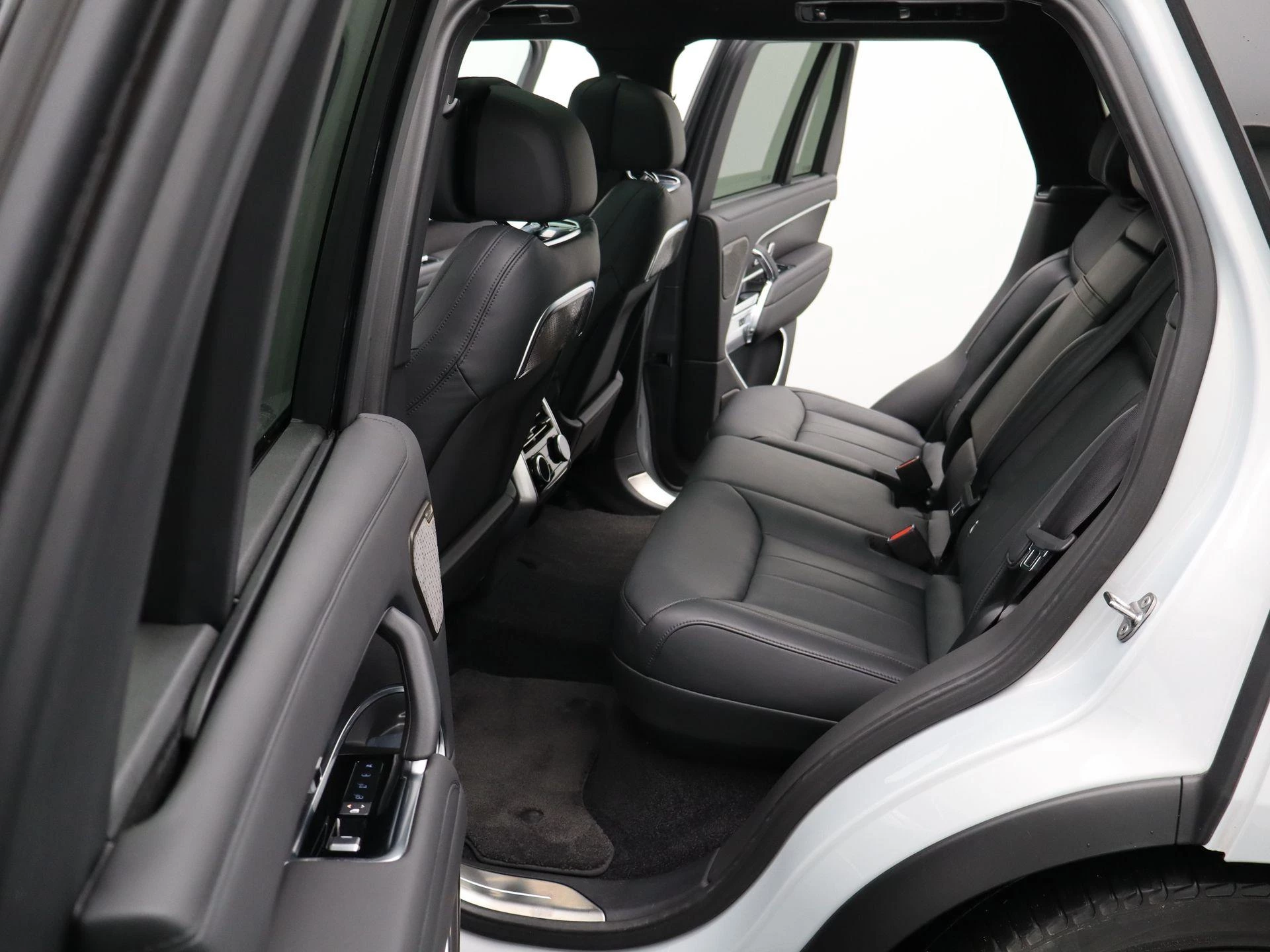 Land Rover-Range Rover-image-13