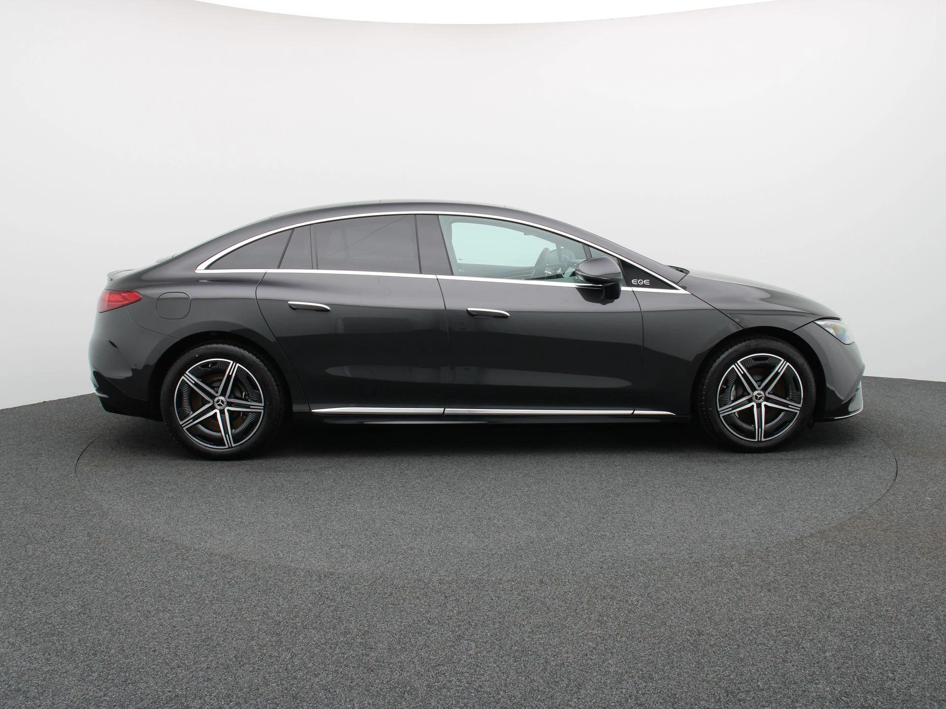 Mercedes-Benz EQE 300 AMG Line + PANORAMISCH DAK + CARPLAY + LED +