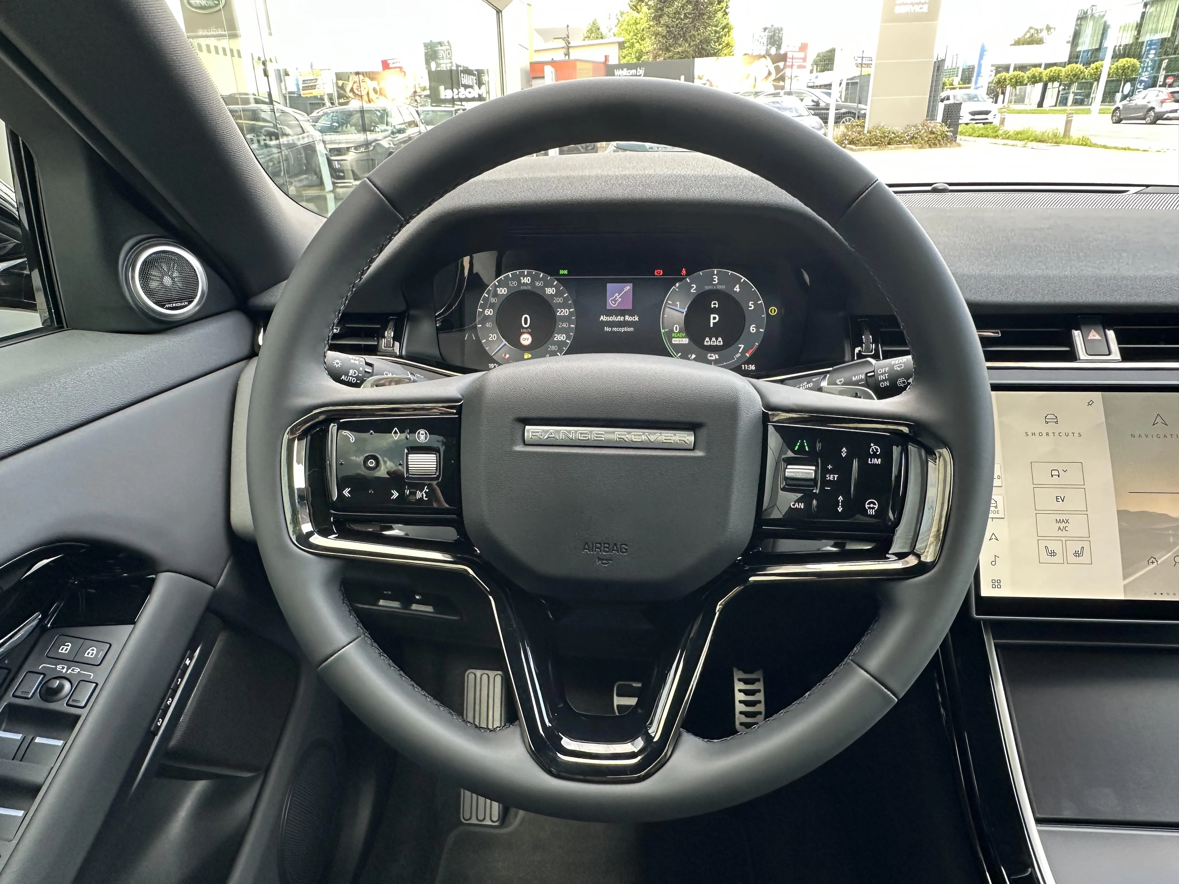 Land Rover-Range Rover Evoque-image-13