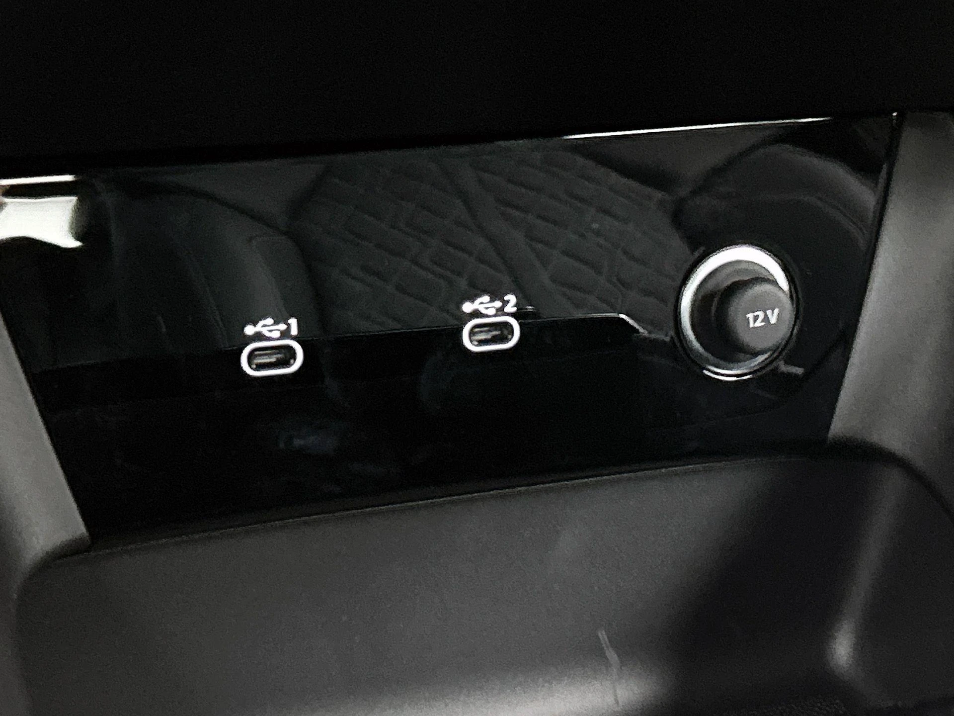 Audi-Q6 e-tron-image-39