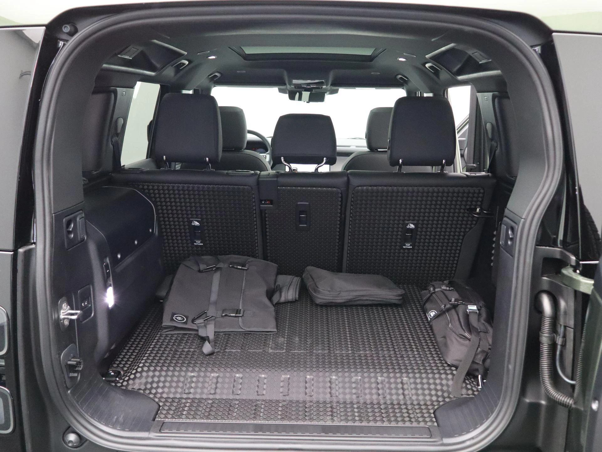 Land Rover-Defender-image-29