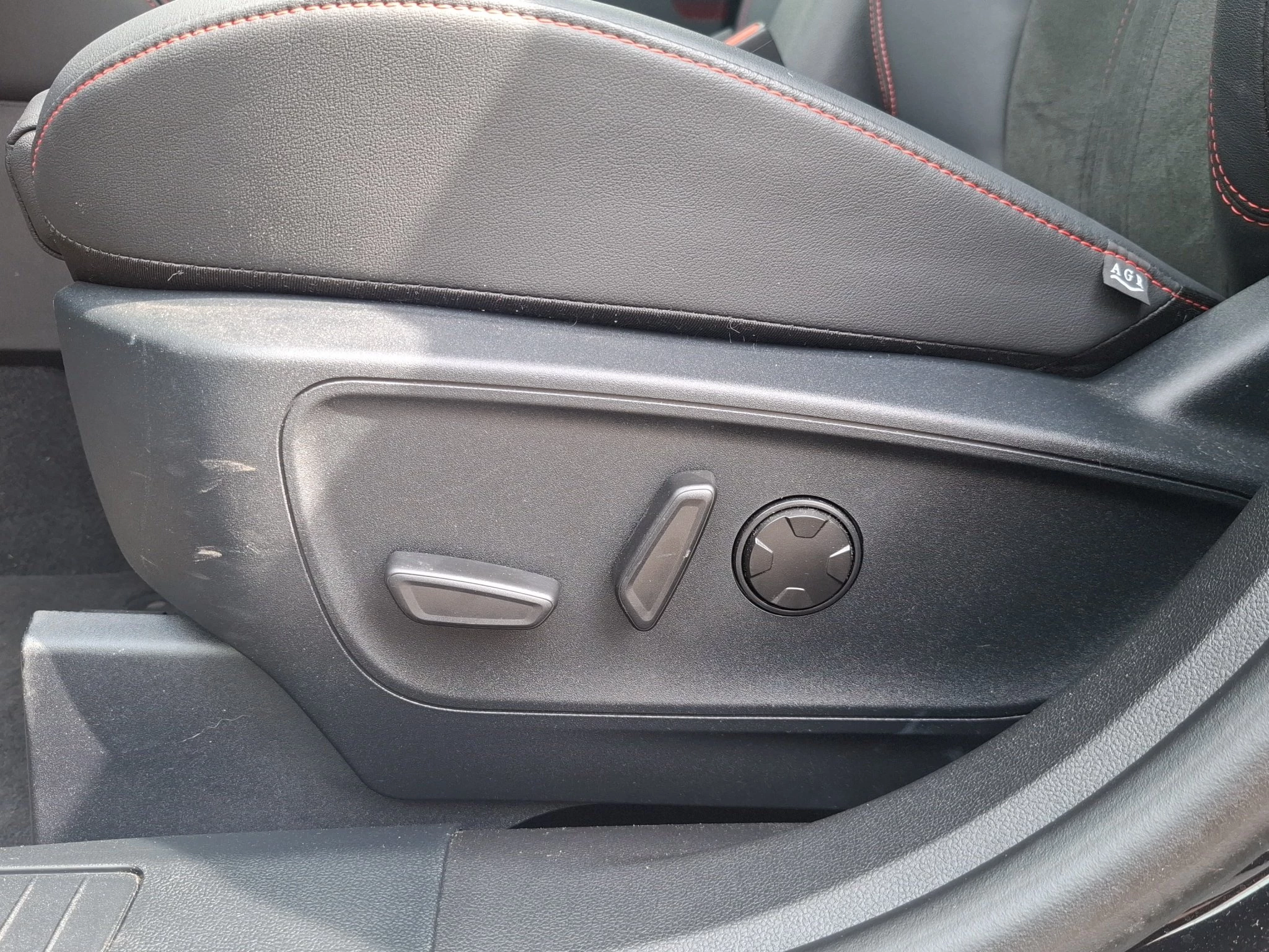 Ford Kuga ST-Line X Aut.*PANO*AHK*360GRAD*LED-MATRIX*NAVI*GRA*WINTER-PKT..