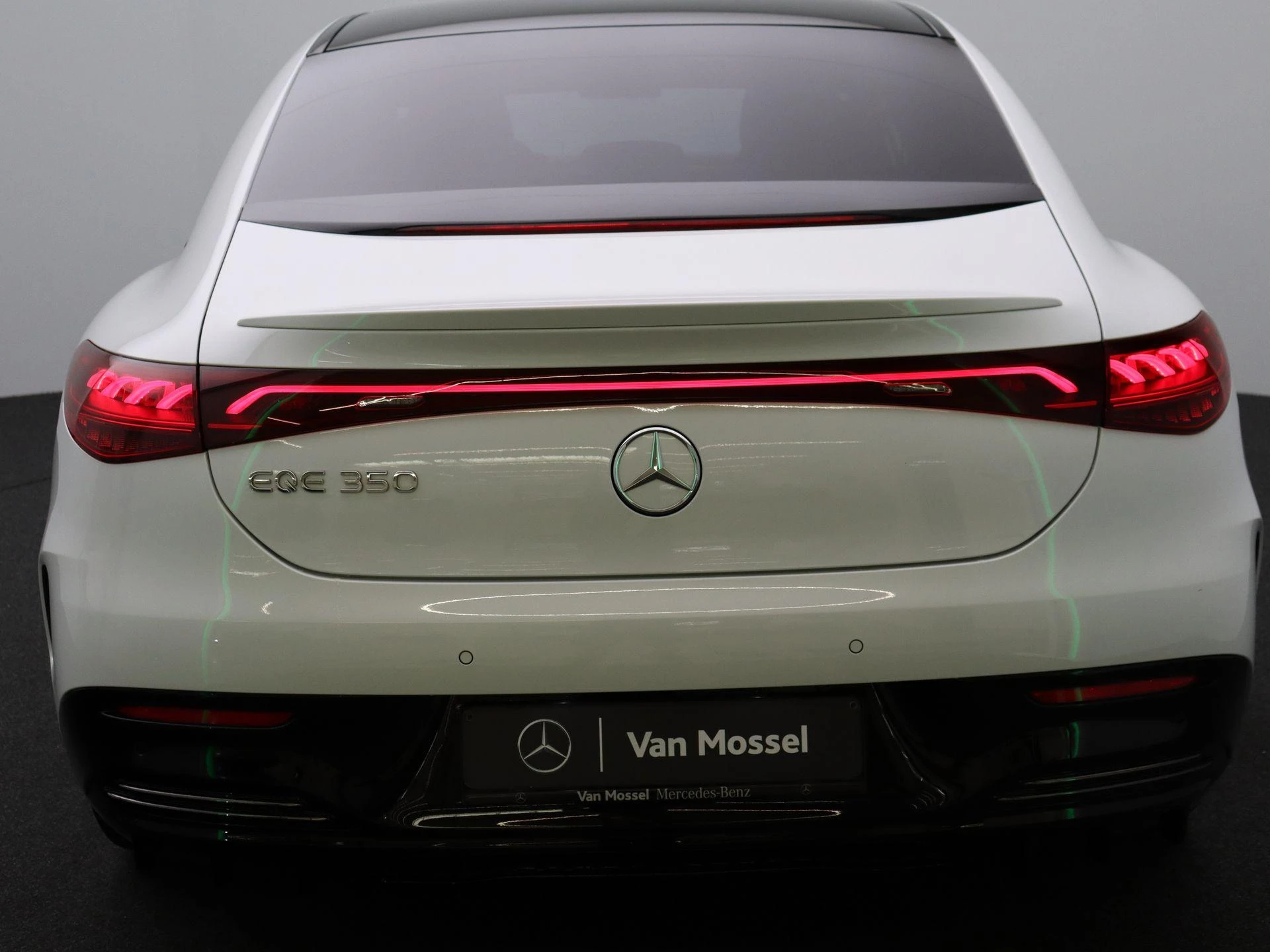 Mercedes-Benz-EQE-image-27