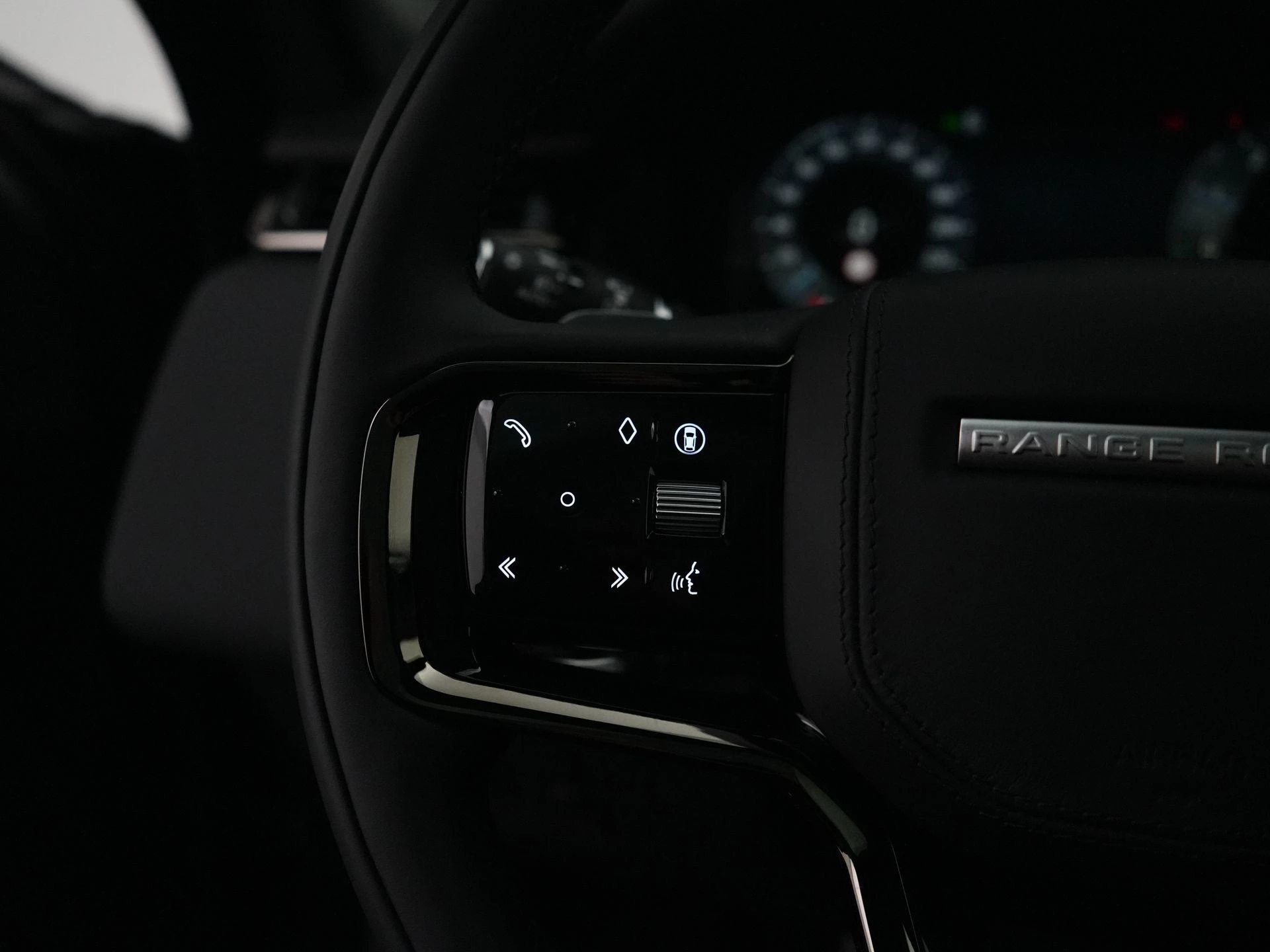 Land Rover-Range Rover Velar-image-15