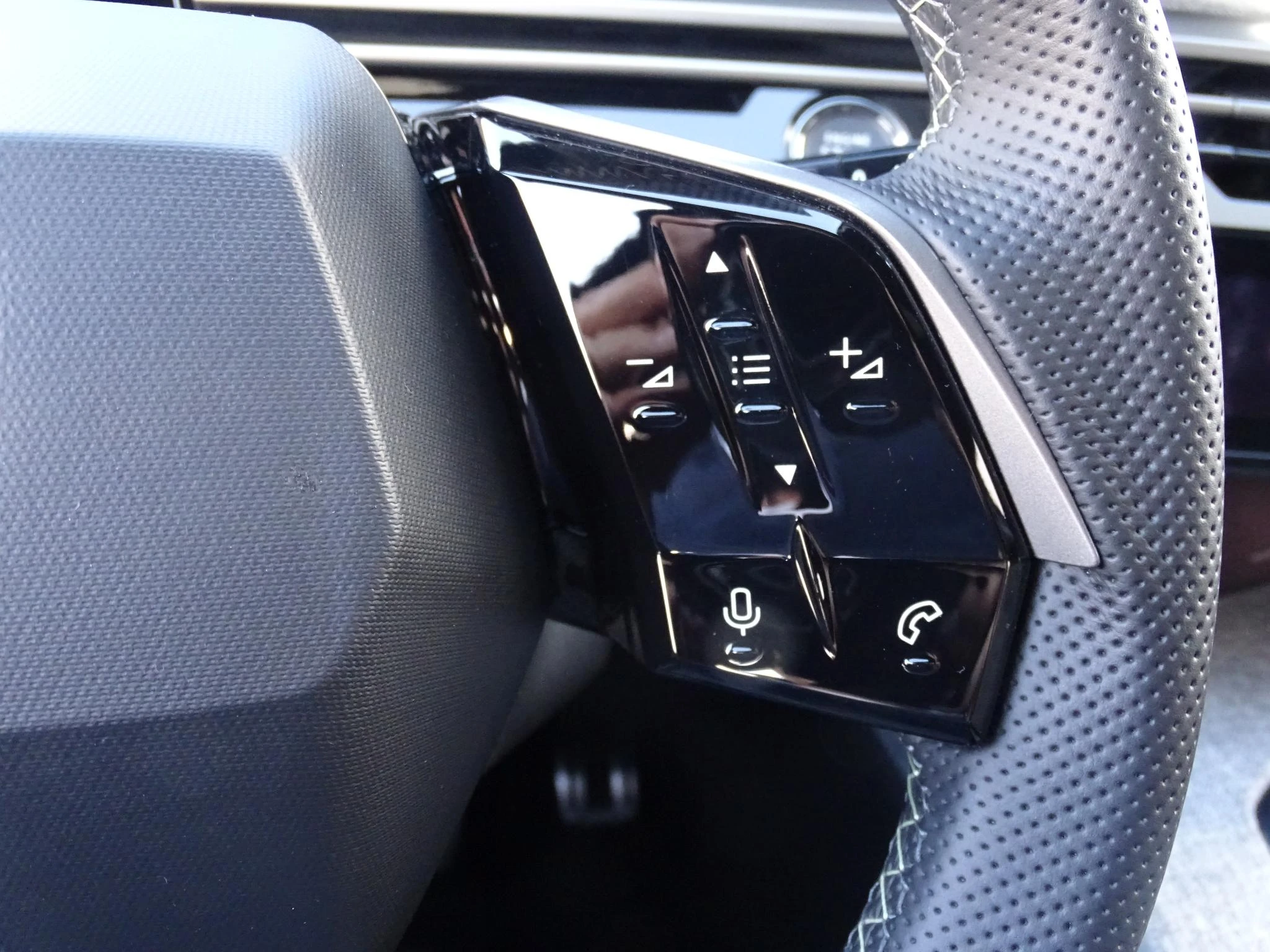 Peugeot-e-5008-image-22