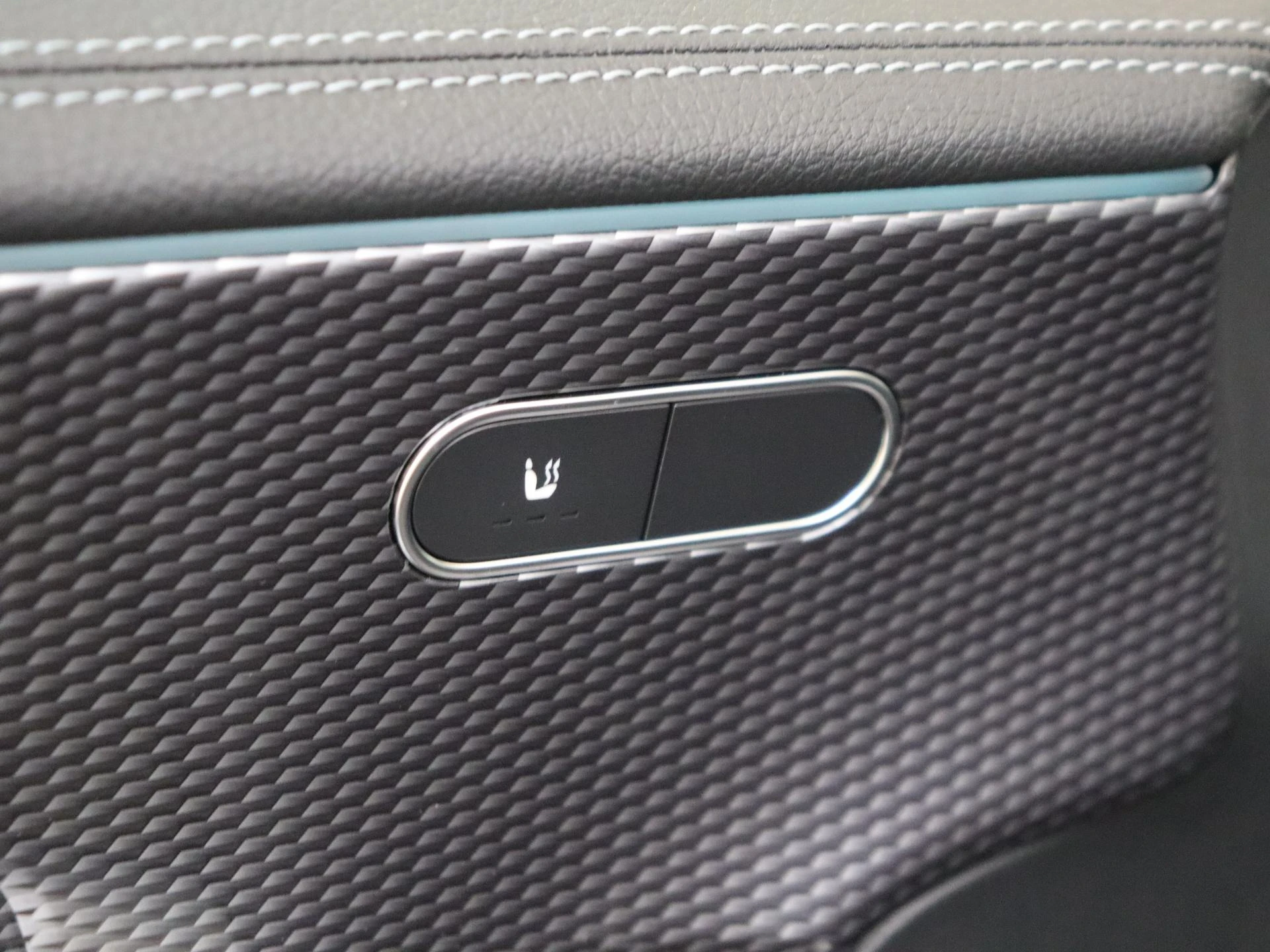 Mercedes-Benz-CLA-image-25