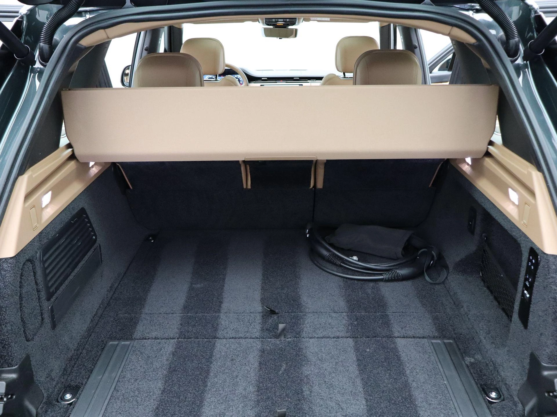 Land Rover-Range Rover-image-33