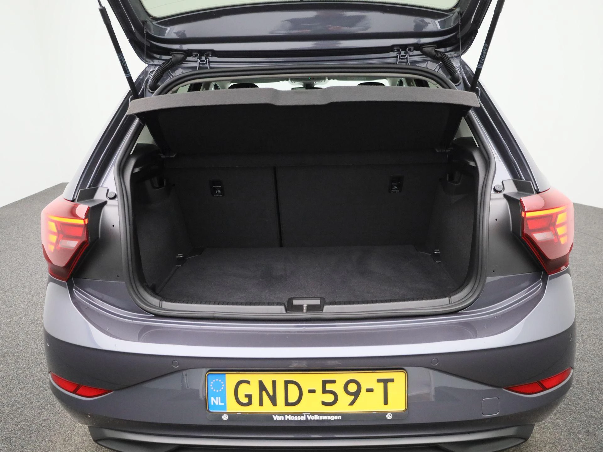 Volkswagen-Polo-image-9