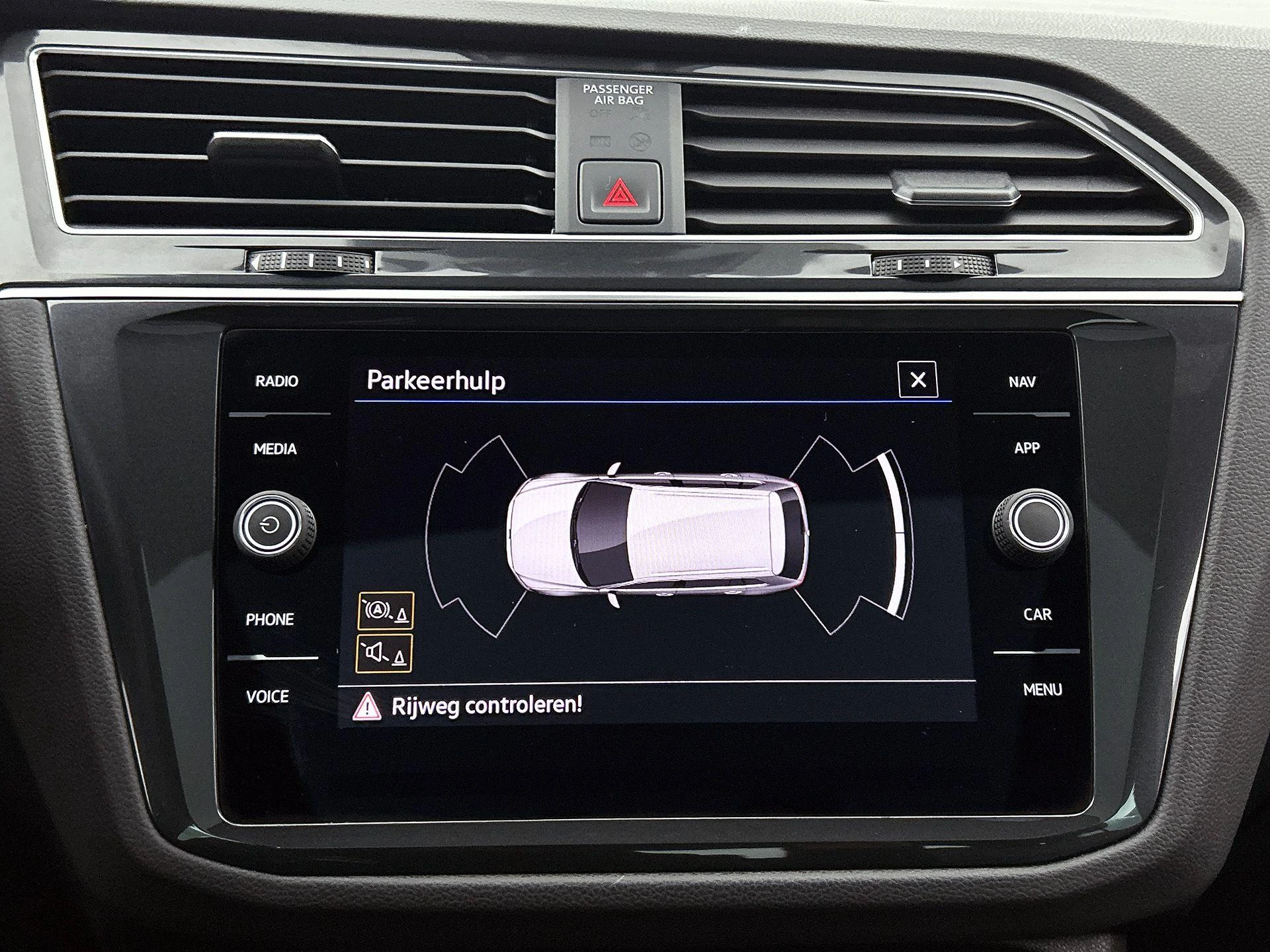 Volkswagen-Tiguan-image-11