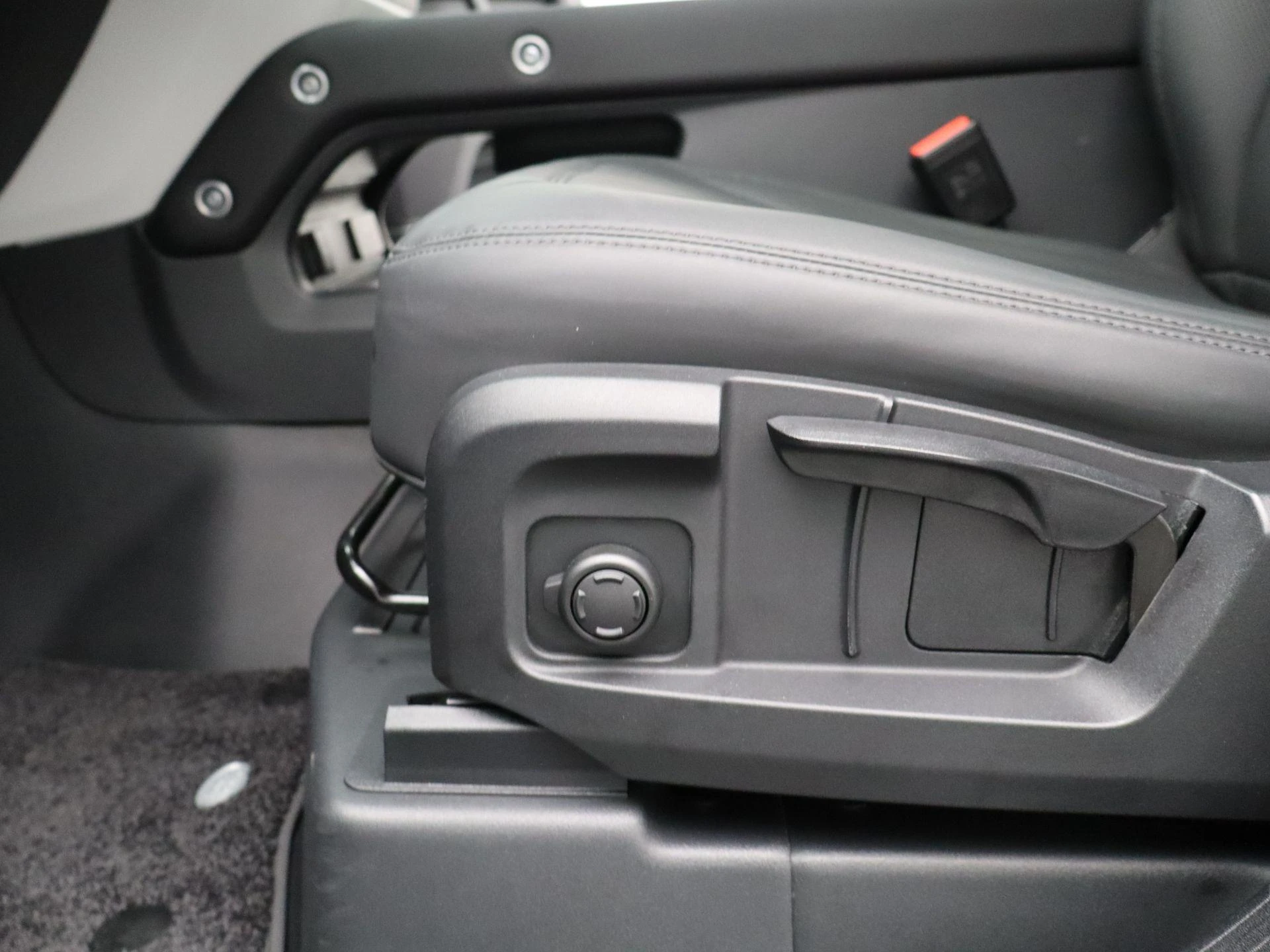 Land Rover-Defender-image-26