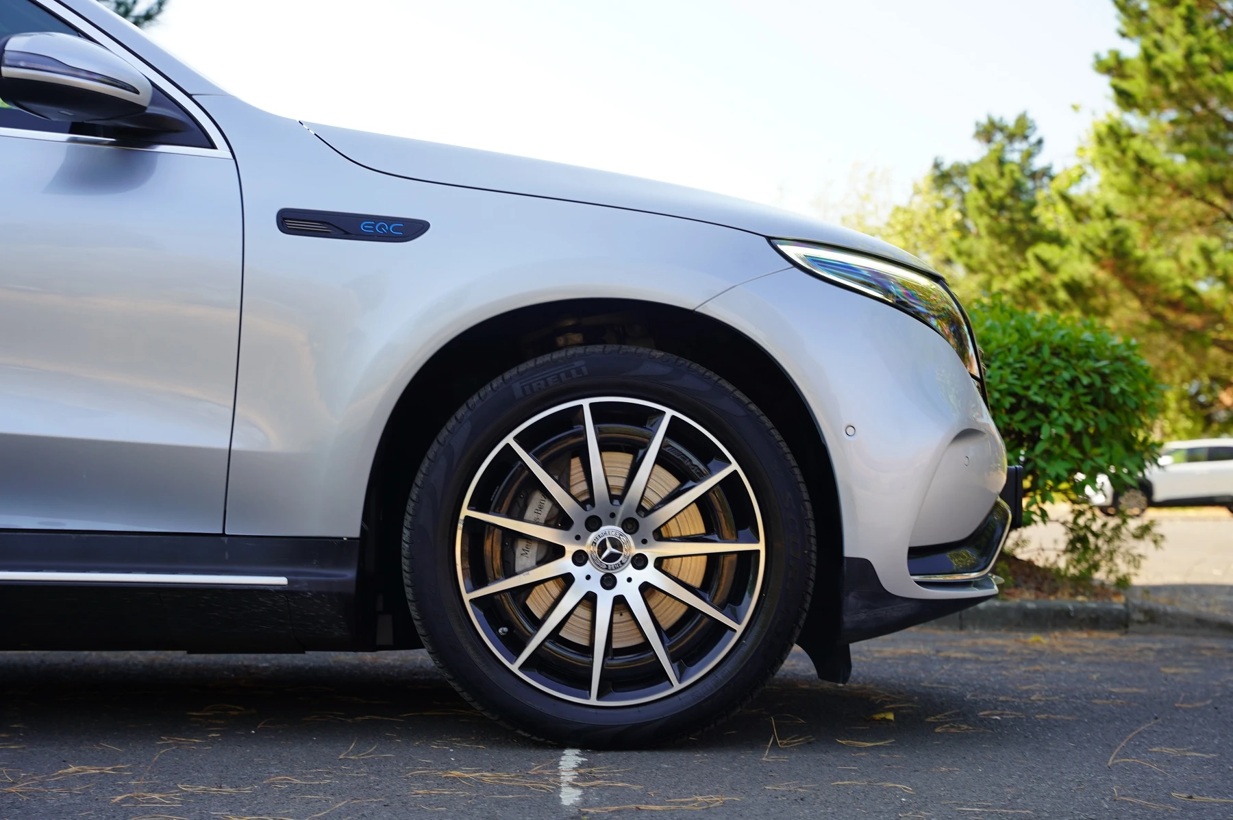 Mercedes-Benz-EQC-image-35