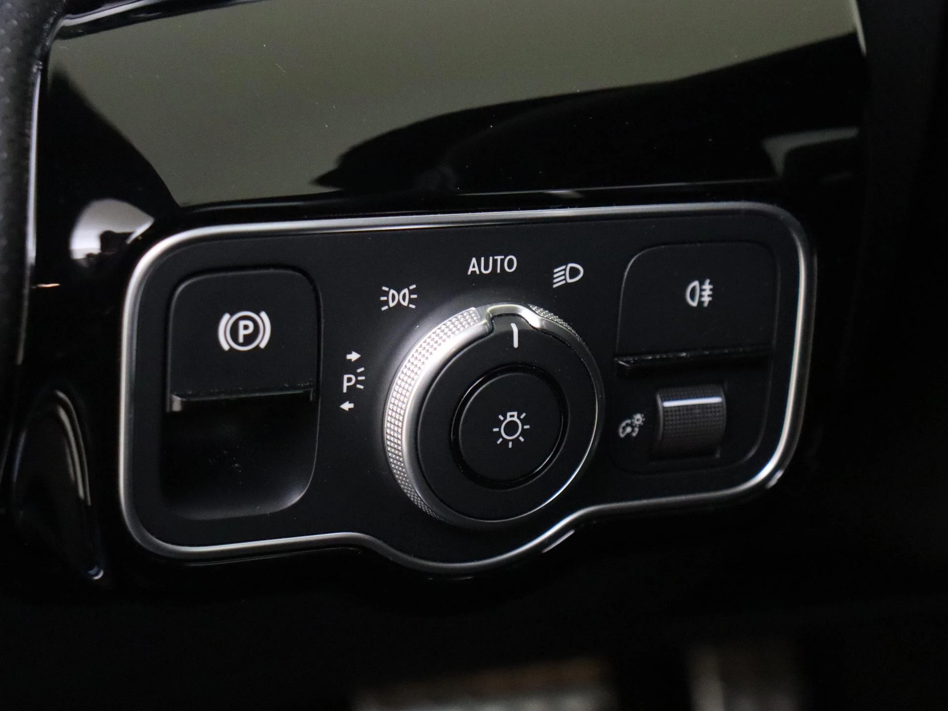 Mercedes-Benz-CLA-image-28