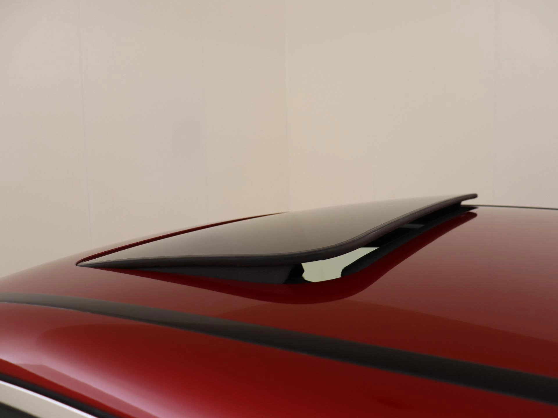 Mercedes-Benz-EQC-image-31