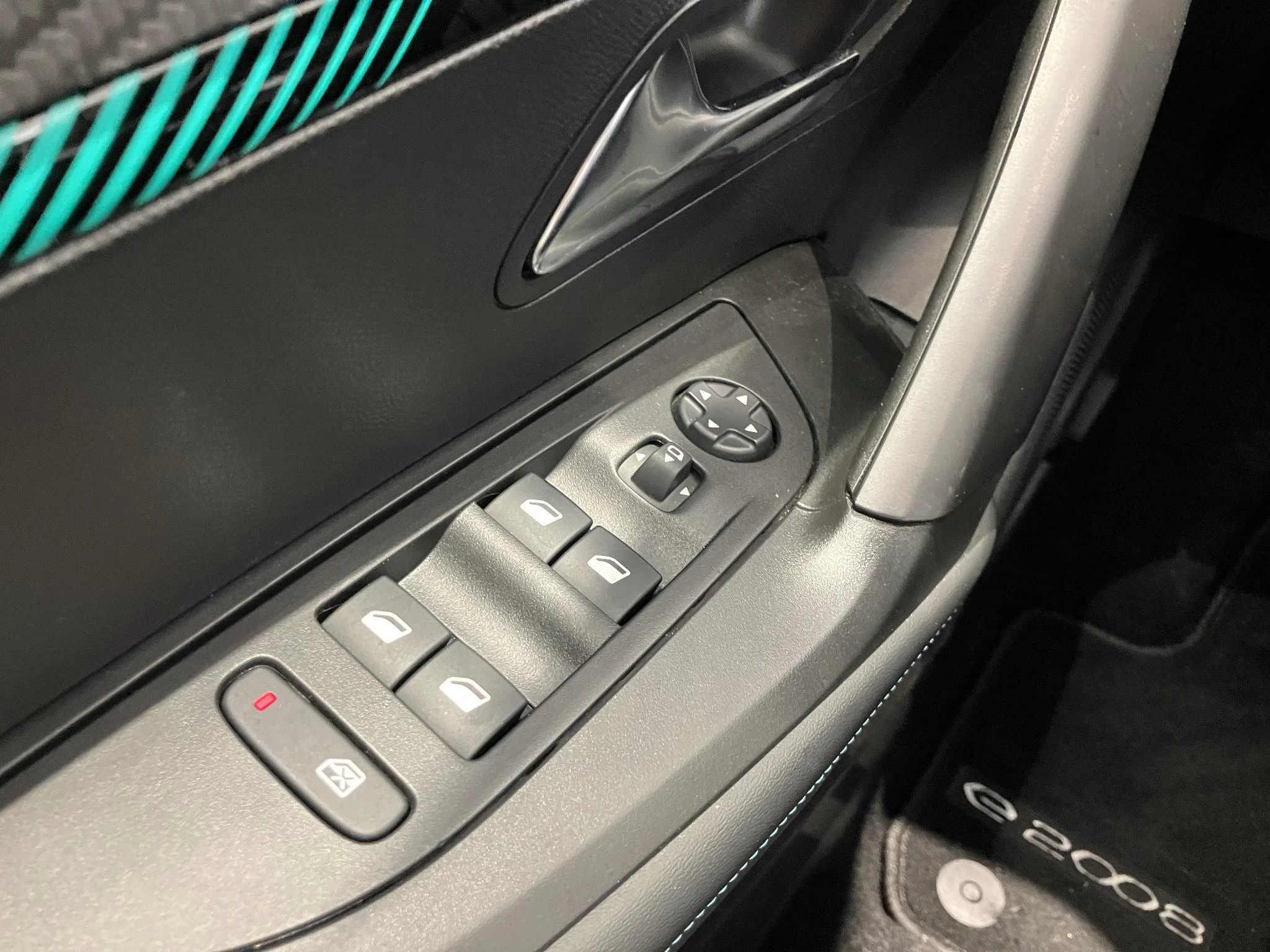 Peugeot-e-2008-image-19