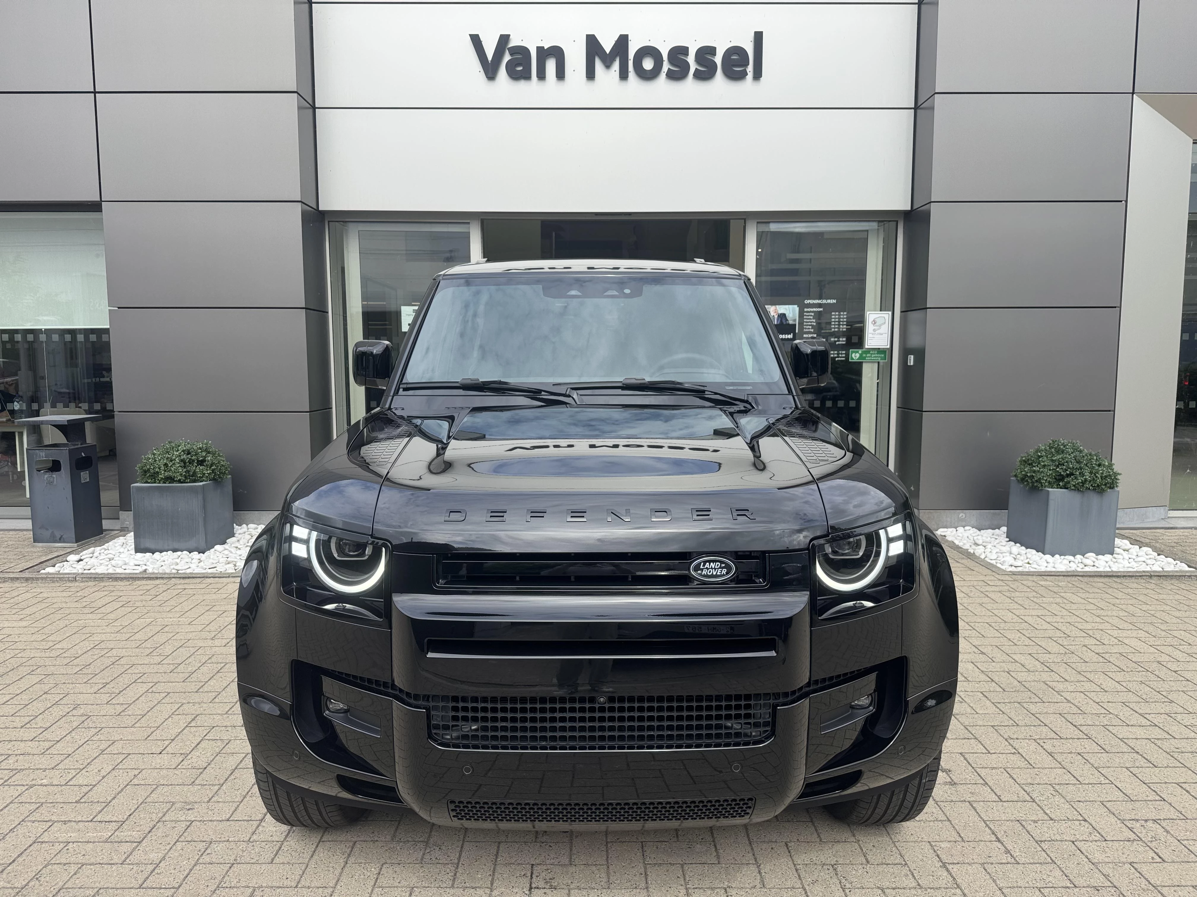 Land Rover-Defender-image-6