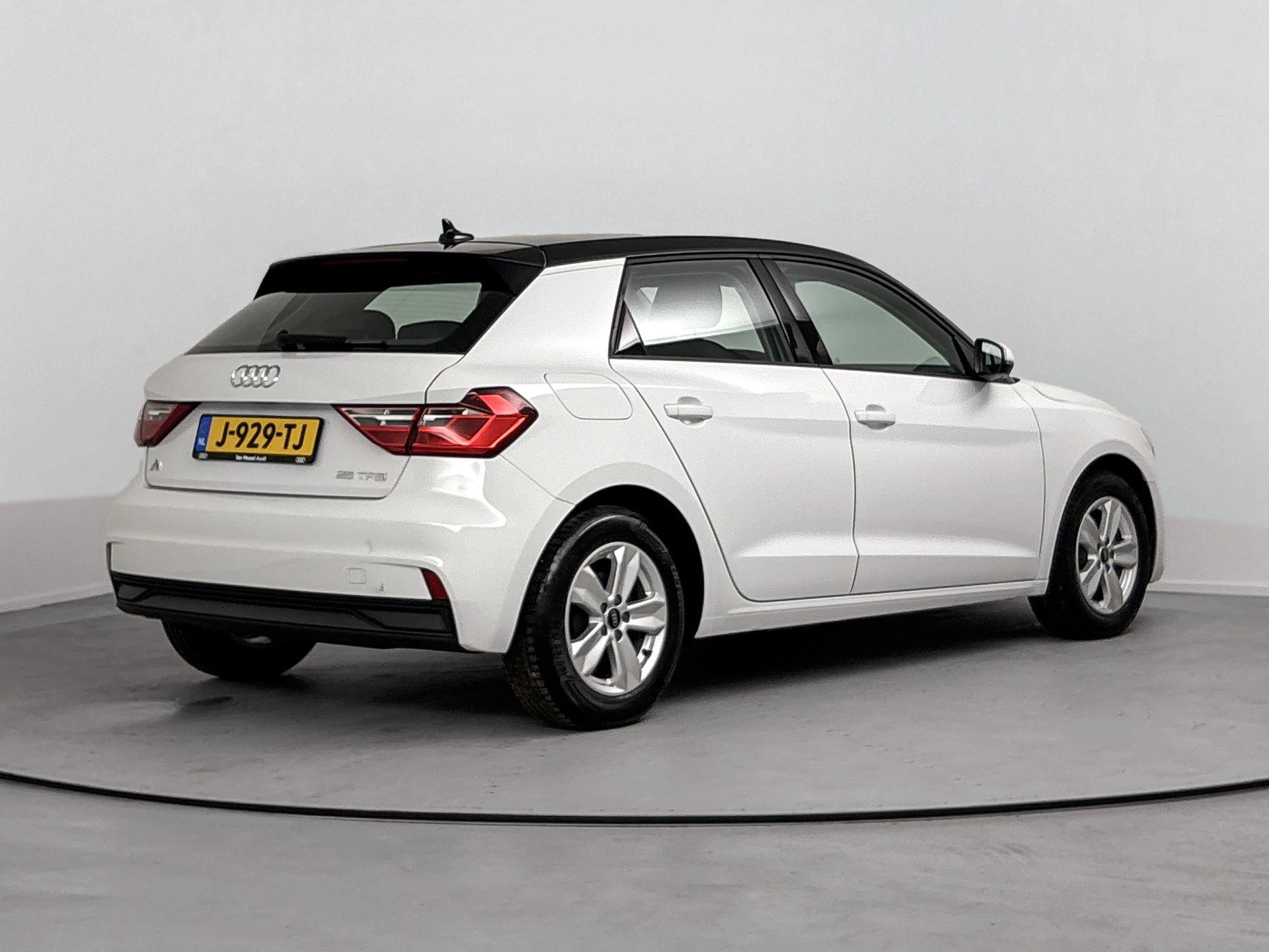 Audi-A1 Sportback-image-3