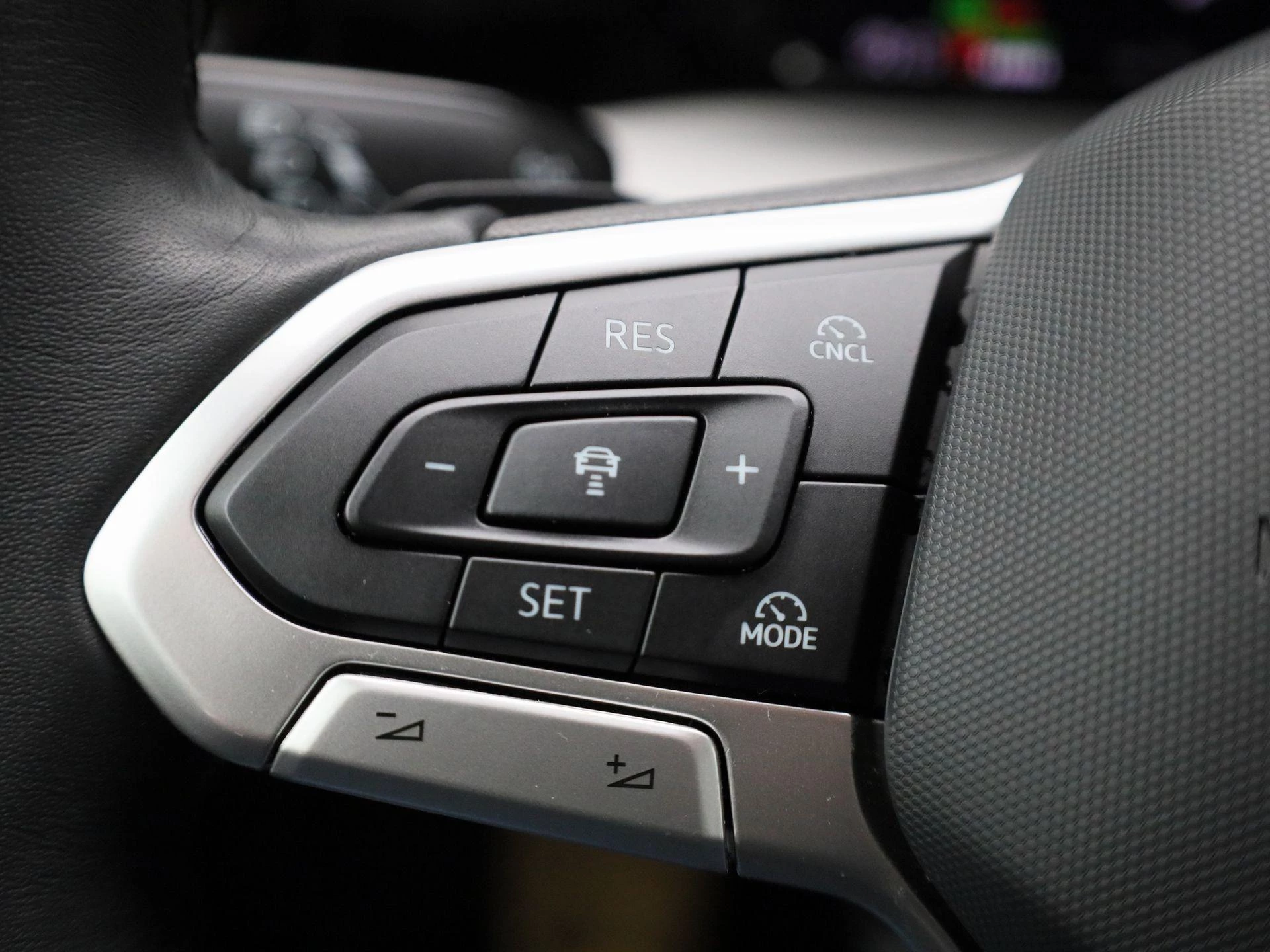 Volkswagen-Golf-image-25