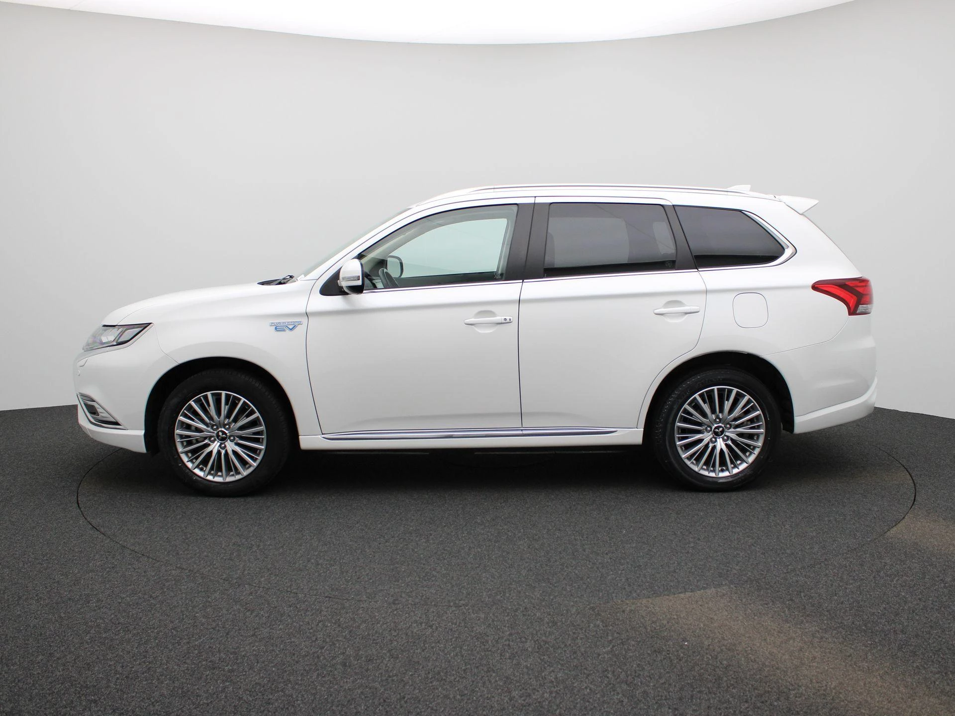 Mitsubishi-Outlander-image-3