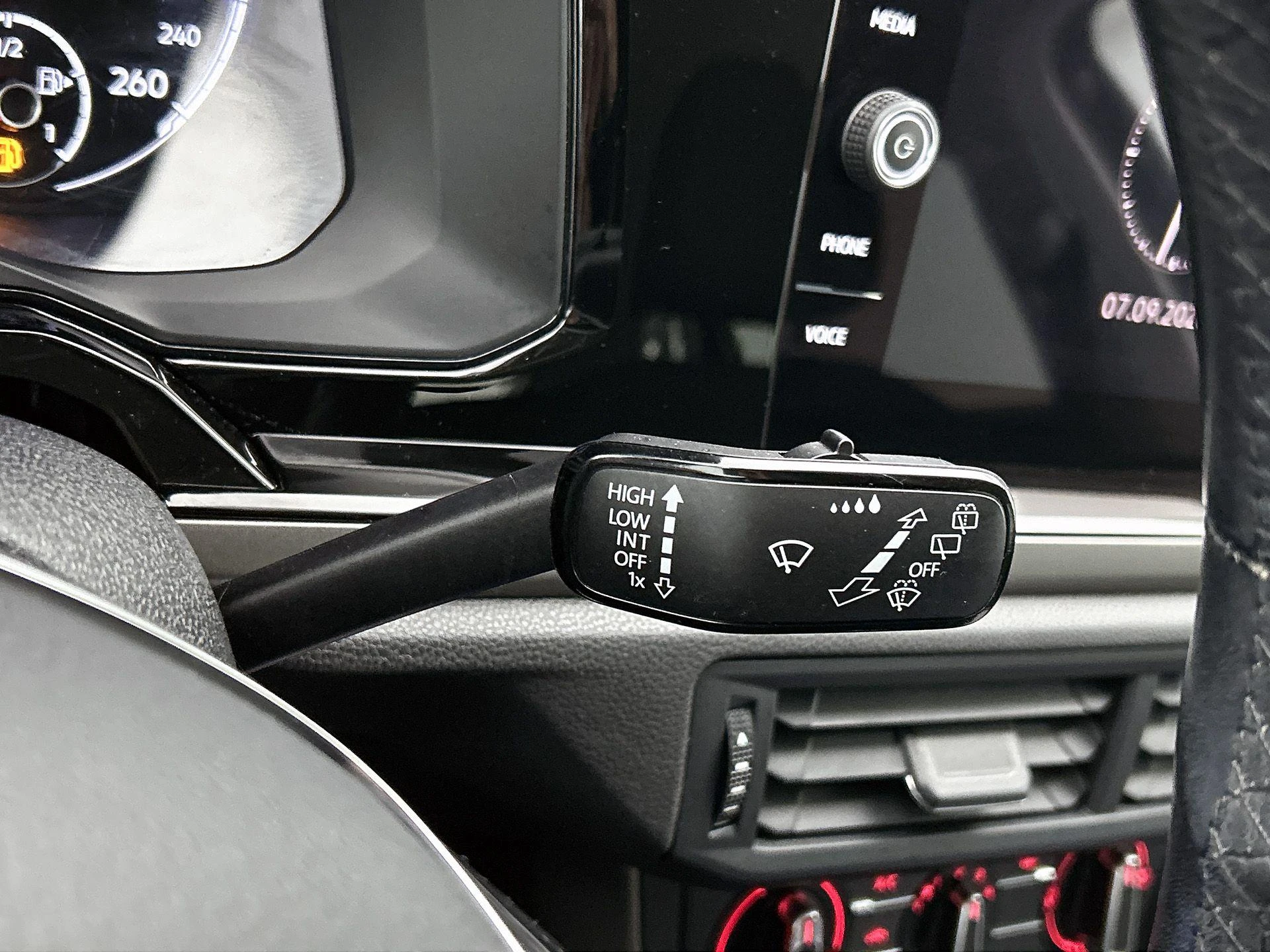 Volkswagen-Polo-image-7