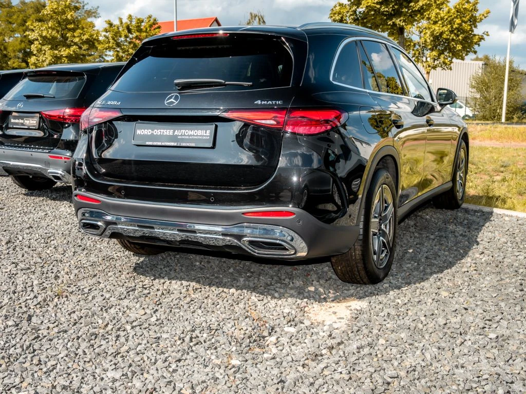 Mercedes-Benz-GLC 300 d-image-5