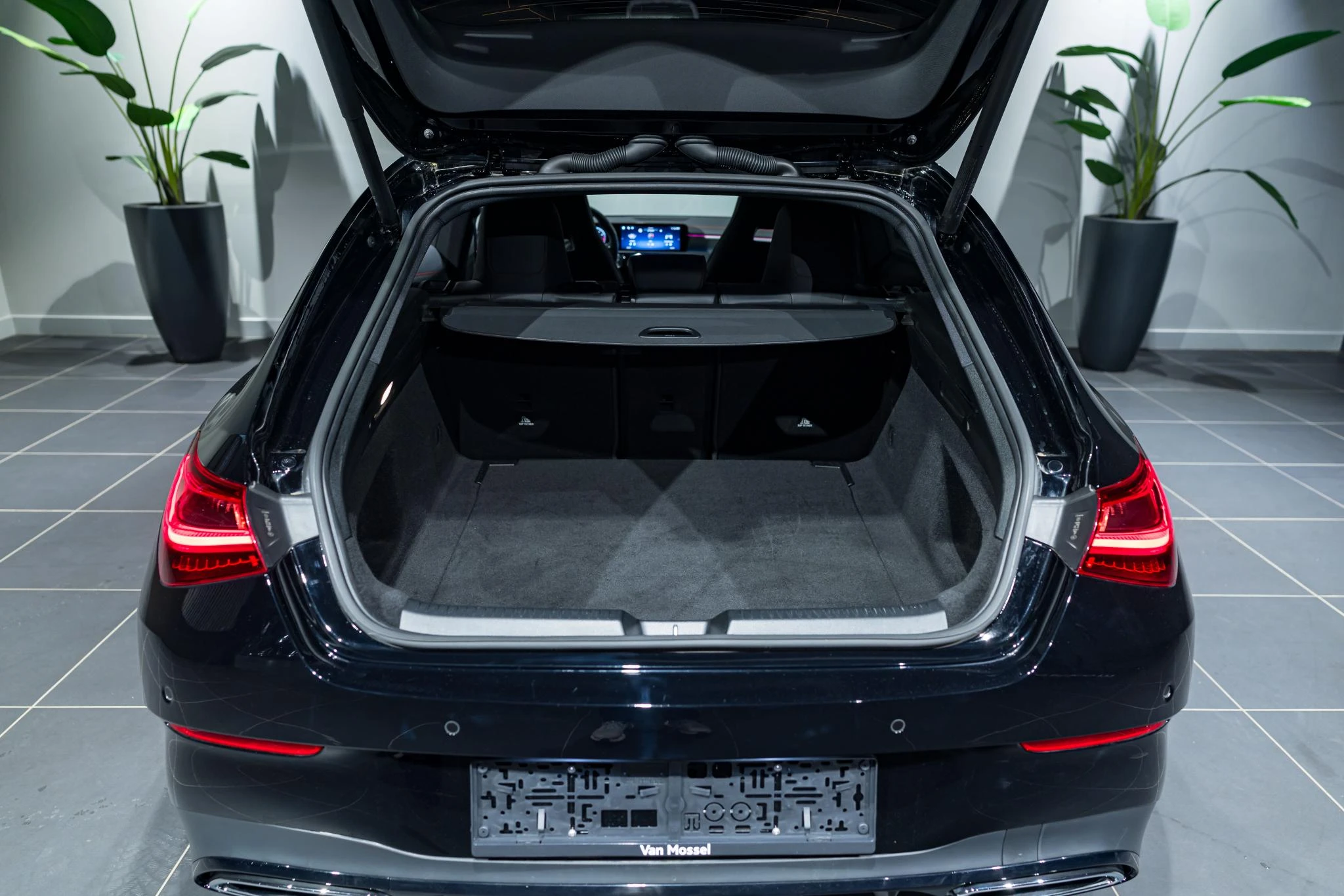 Mercedes-Benz-CLA-image-17