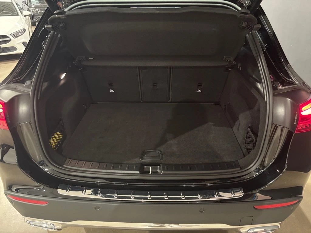 Mercedes-Benz-GLA 200-image-13