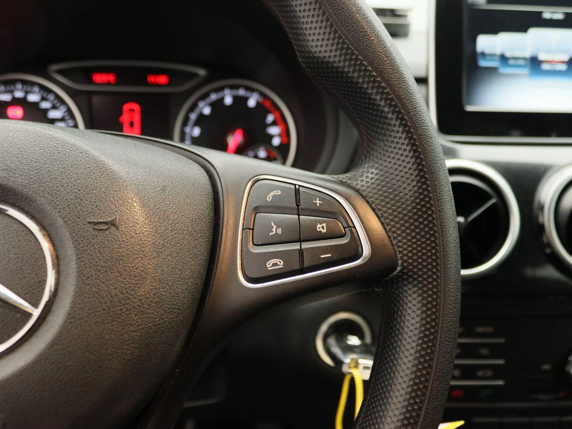 Mercedes-Benz-B-Klasse-image-17